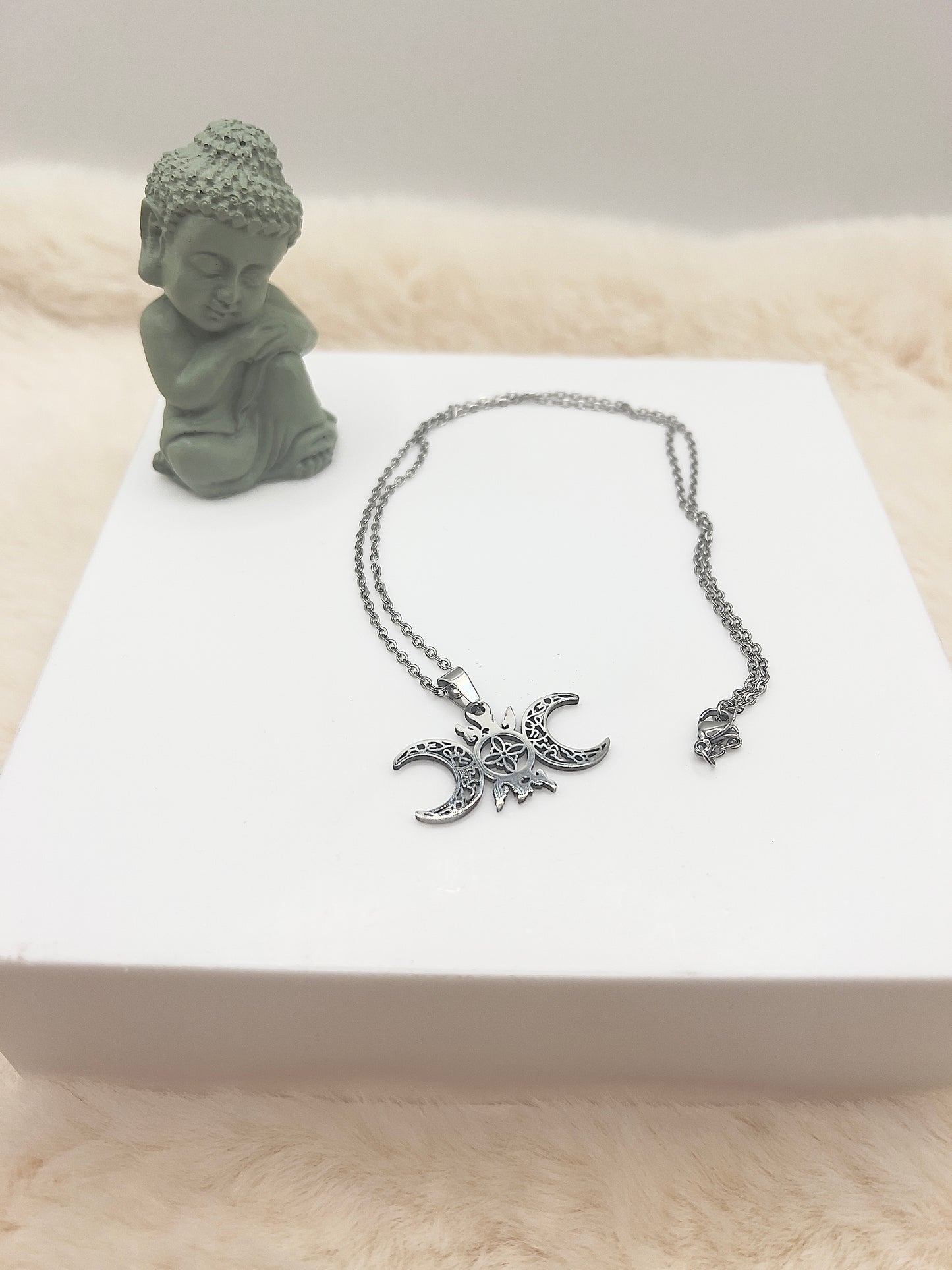 ✨ Edelstahlkette „Mondzyklus“ – 50 cm | Silber | Dreifach-Mond - Keltenknoten - Anhänger | Spirituelle Schmuckkollektion