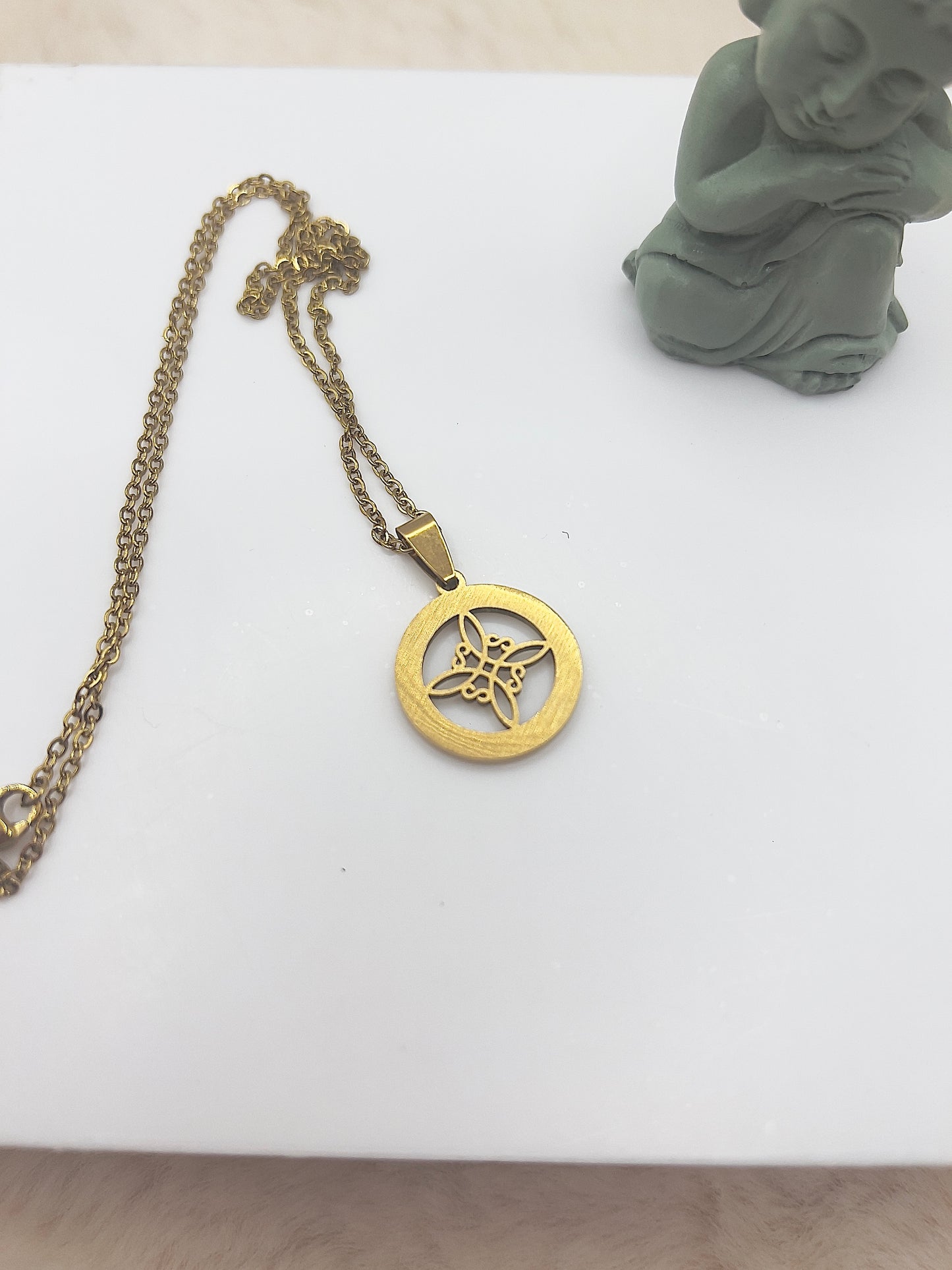 ✨ Edelstahlkette „Hexenknoten Glanz“ – Silber oder Gold | 49 cm | Zirkonia-Kristalle | Mystischer Schutzknoten