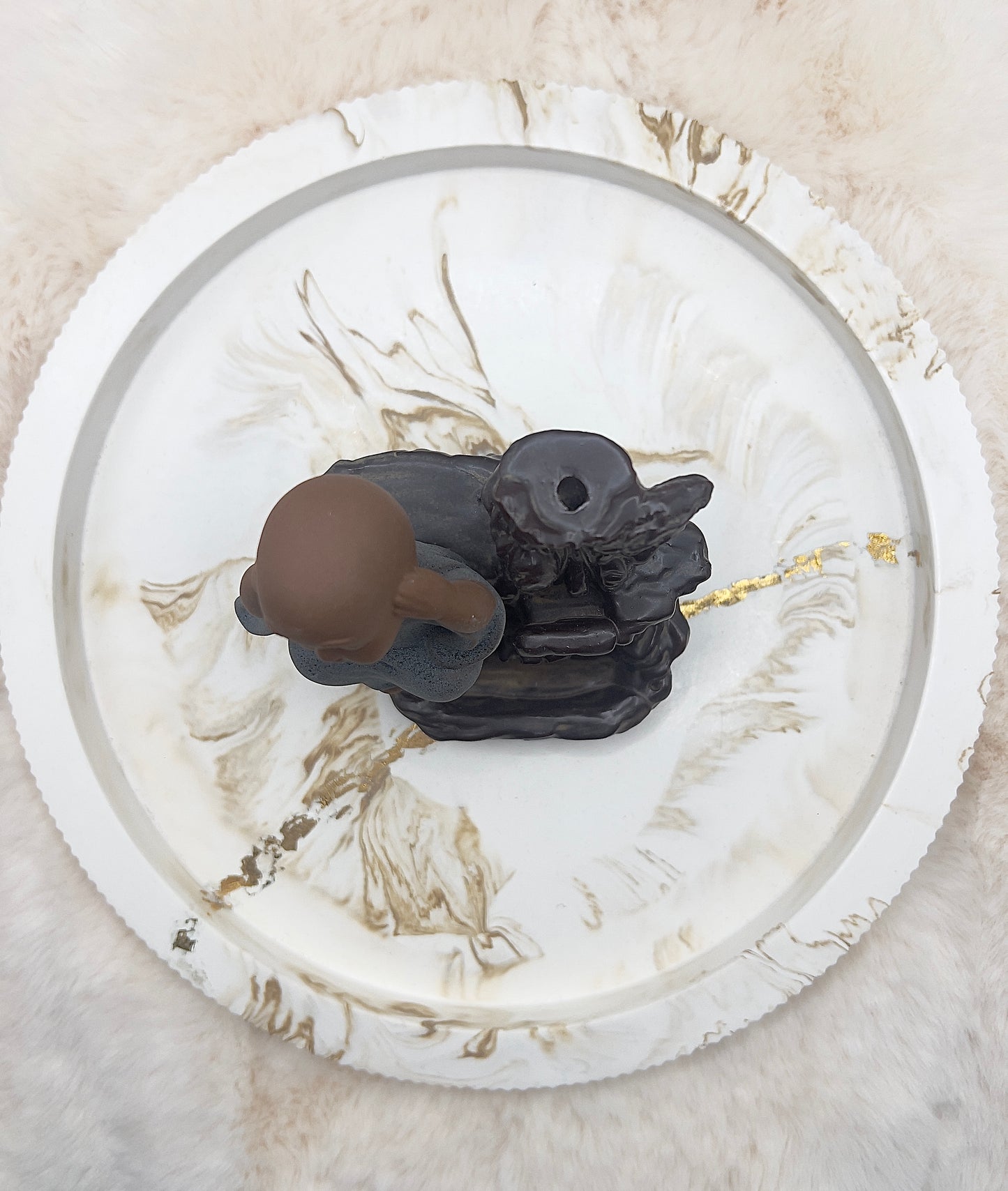 Rückfluss-Räucherkegelhalter „Nichts hören“ – Buddha der Achtsamkeit | Räucherbrunnen mit Rückfluss & Stäbchenhalter