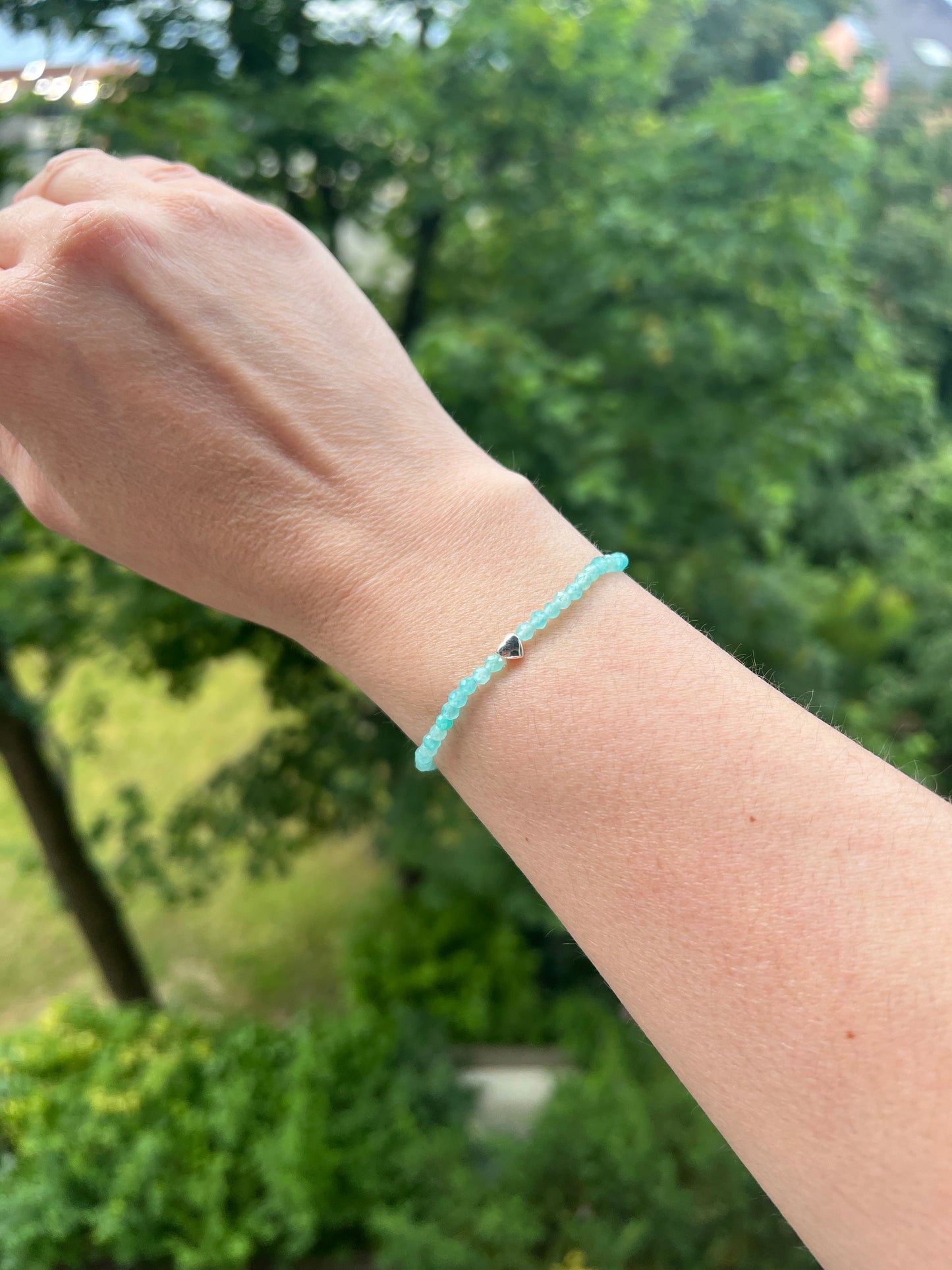 Aquamarin-Armband in zartem Grün mit Aura-Hamsa-Hand – Einzelstück 2 mm