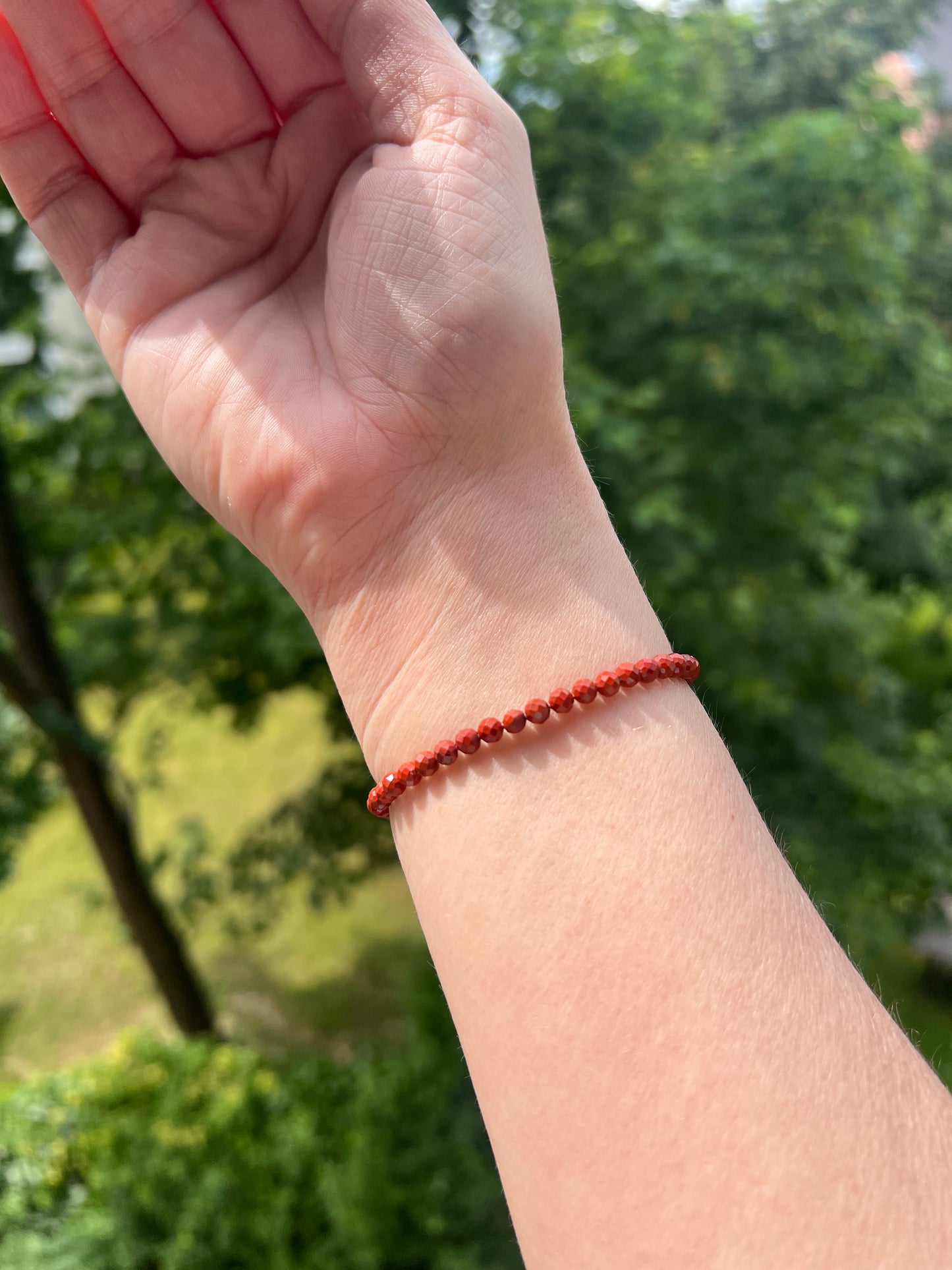 Roter Jaspis Armband mit Muschel - Erdung trifft Intuition
