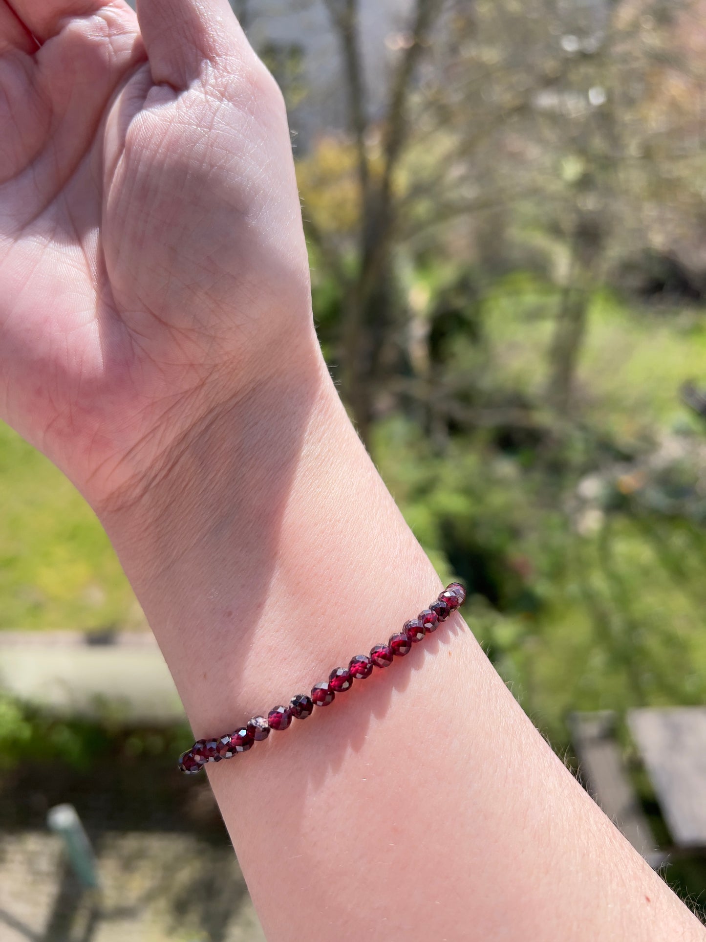 Facettiertes Granat Armband 4 mm (High Quality) – Edelsteinarmband, elastisch