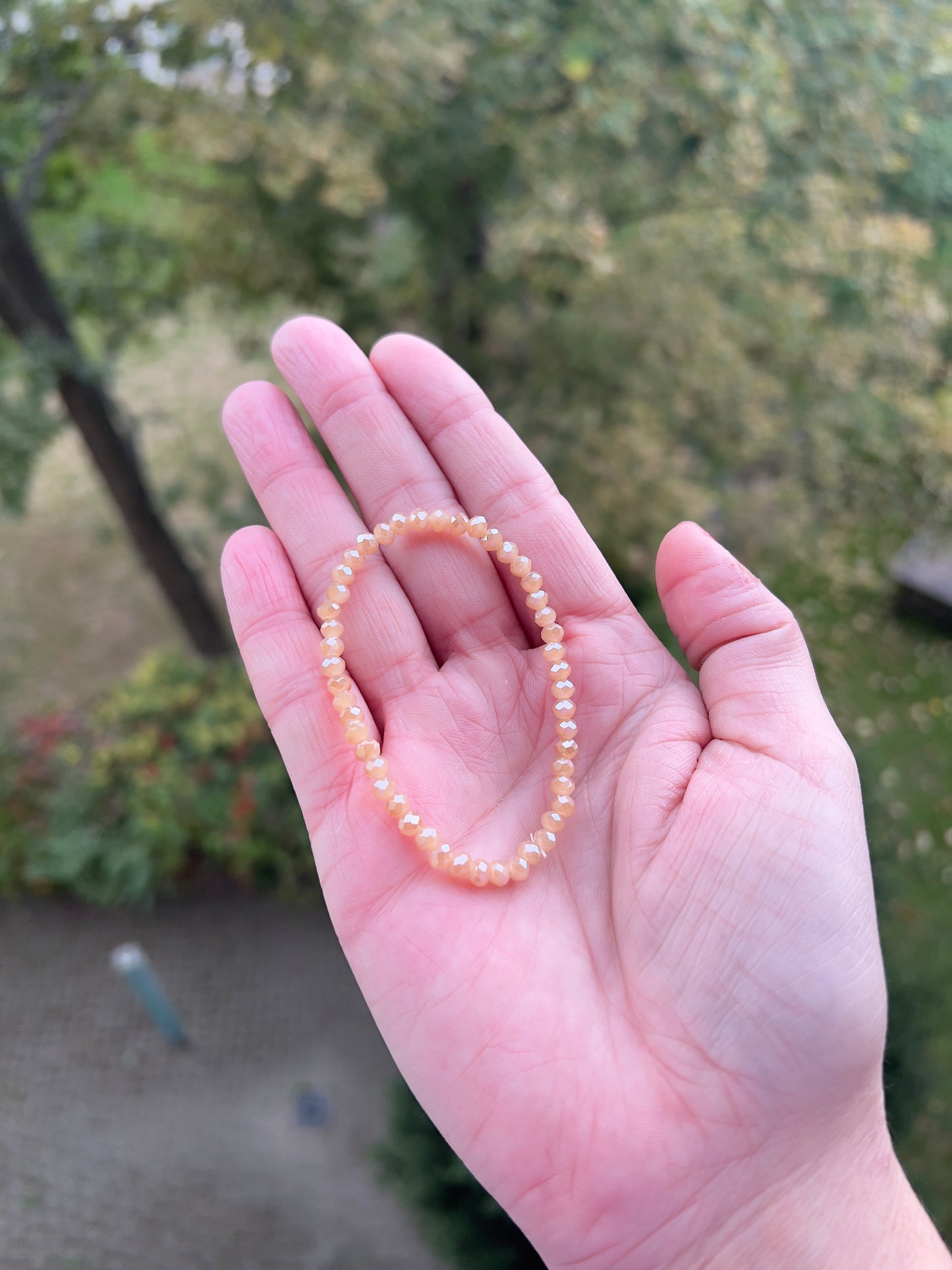 🌞✨ Licht & Balance – Perlenarmband in Sonnen-Mondstein-Farben (facettiert, 4 mm)