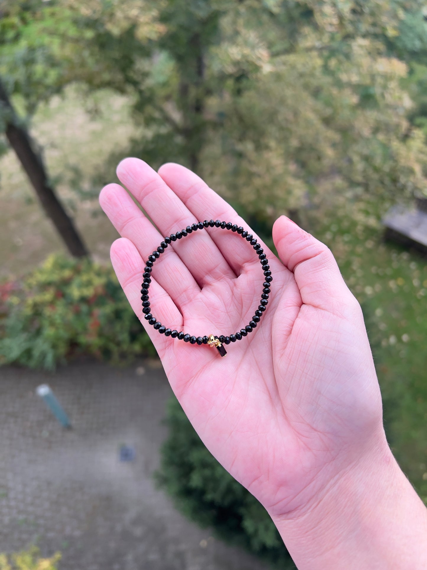 🌈 Seelenharmonie – Armband aus facettiertem Turmalin (3 mm) mit vergoldetem Anhänger