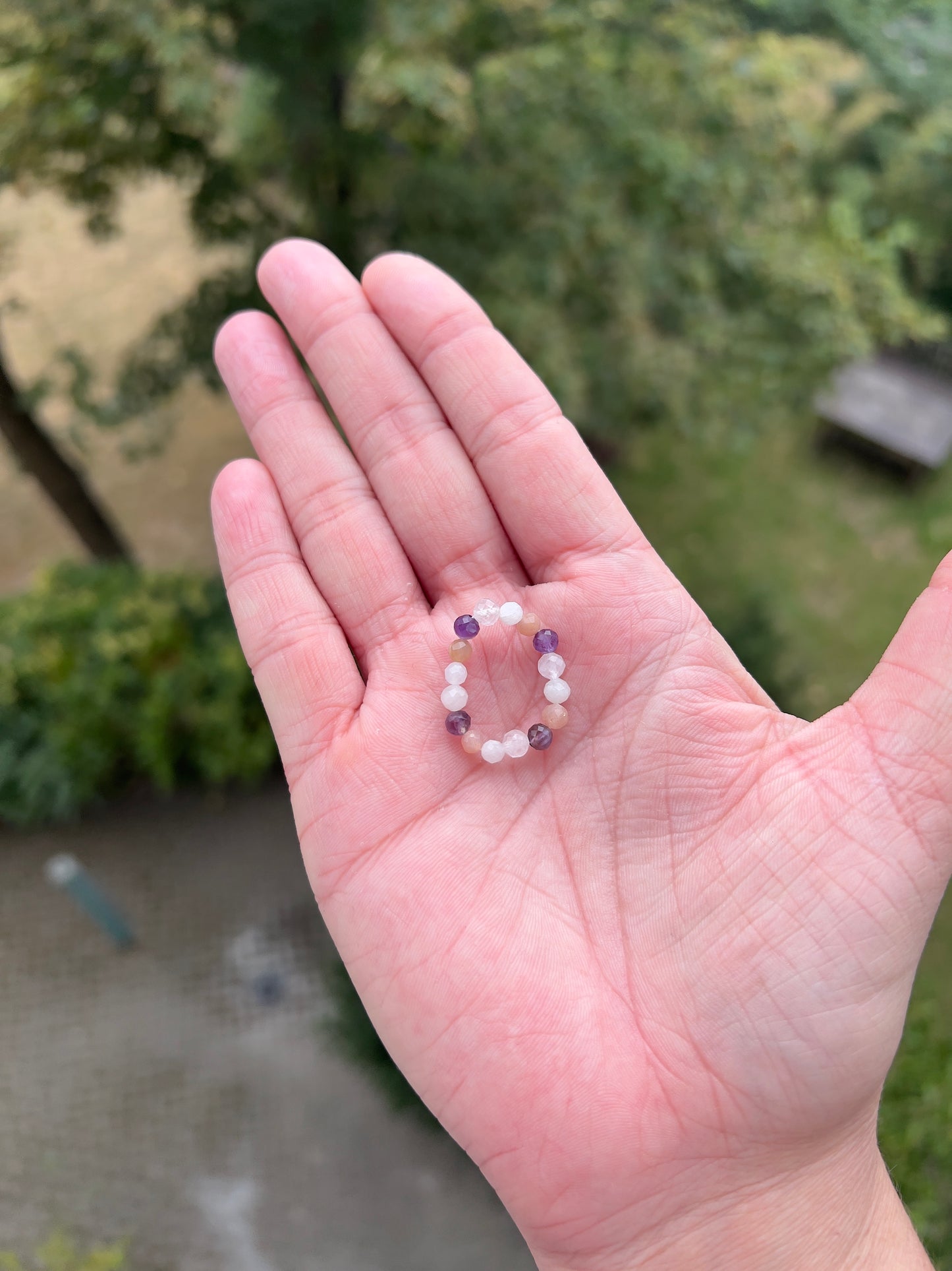 Herz & Intuition – Ring mit Amethyst, Sonnenmondstein, Mondstein & Rosenquarz