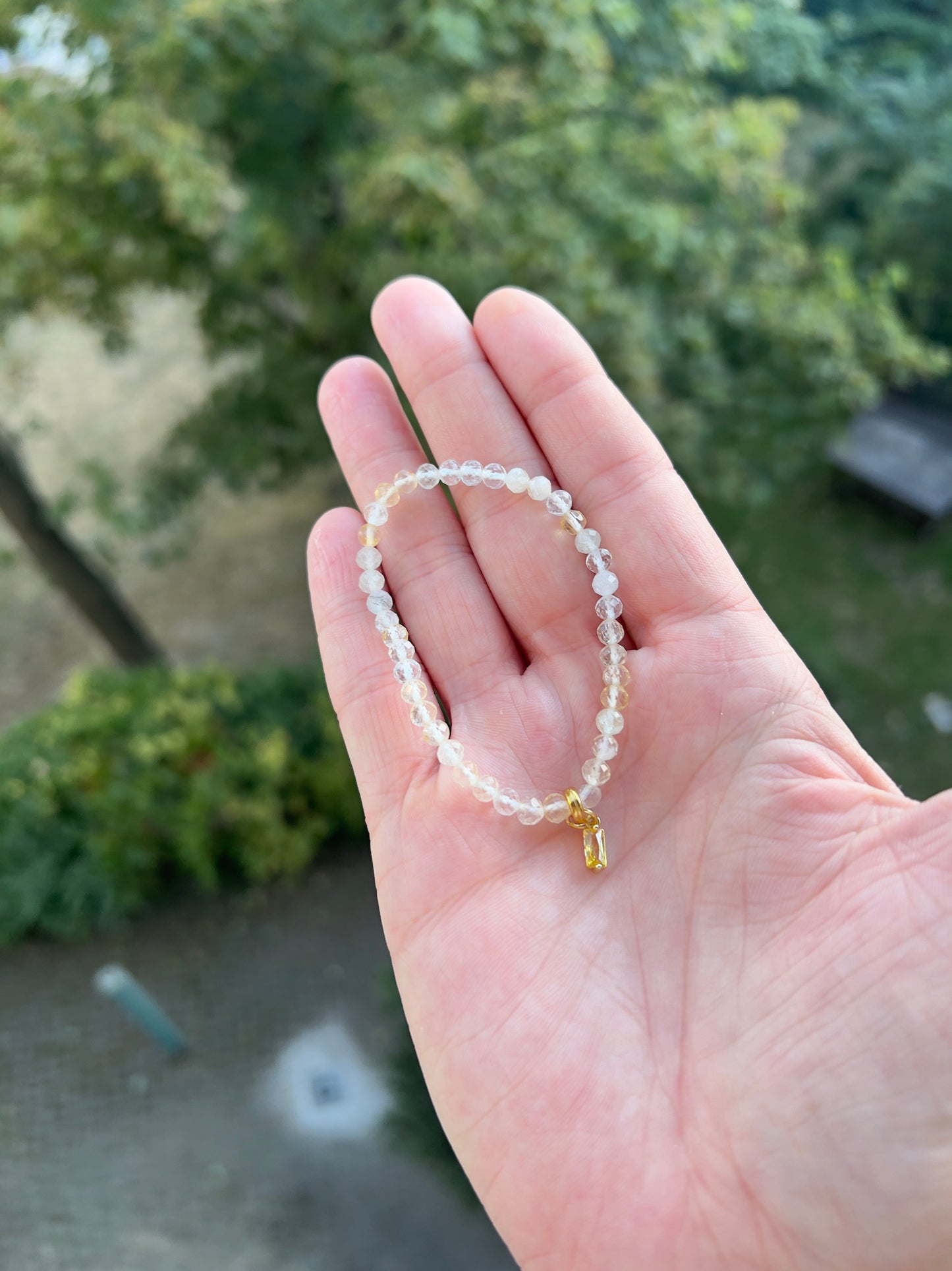Armband aus facettiertem Citrinquarz (4 mm) mit vergoldetem Edelstahl-Citrin-Anhänger – Lebensfreude & Fülle
