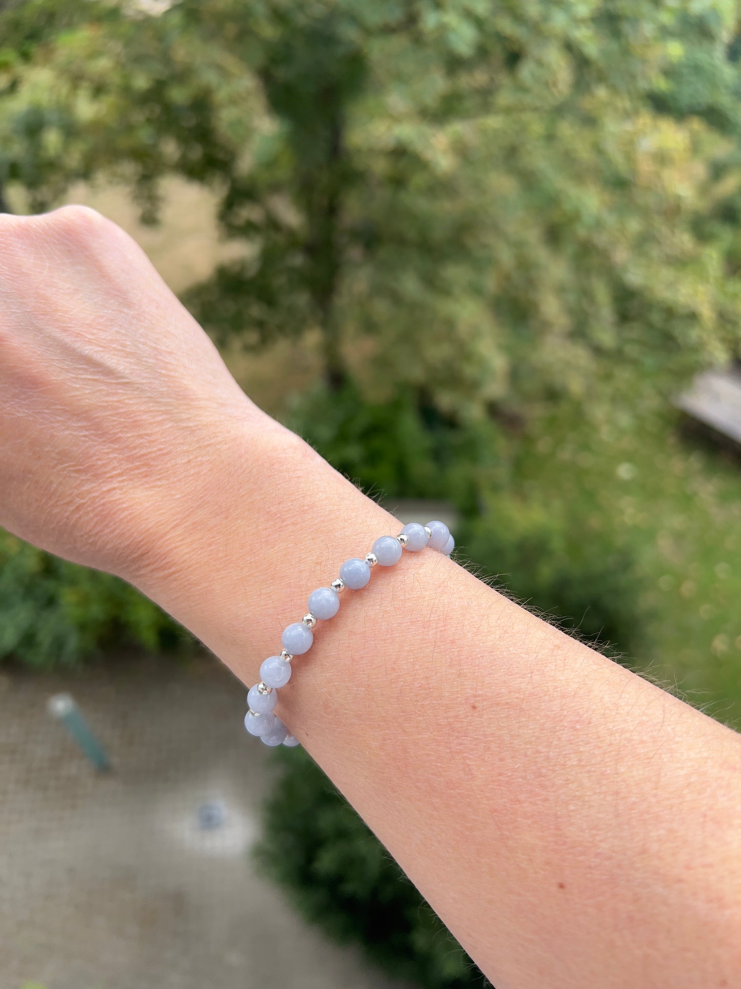 Armband „Innere Ruhe & Vertrauen“ – Blauer Chalcedon mit 925er Silber (6 mm)