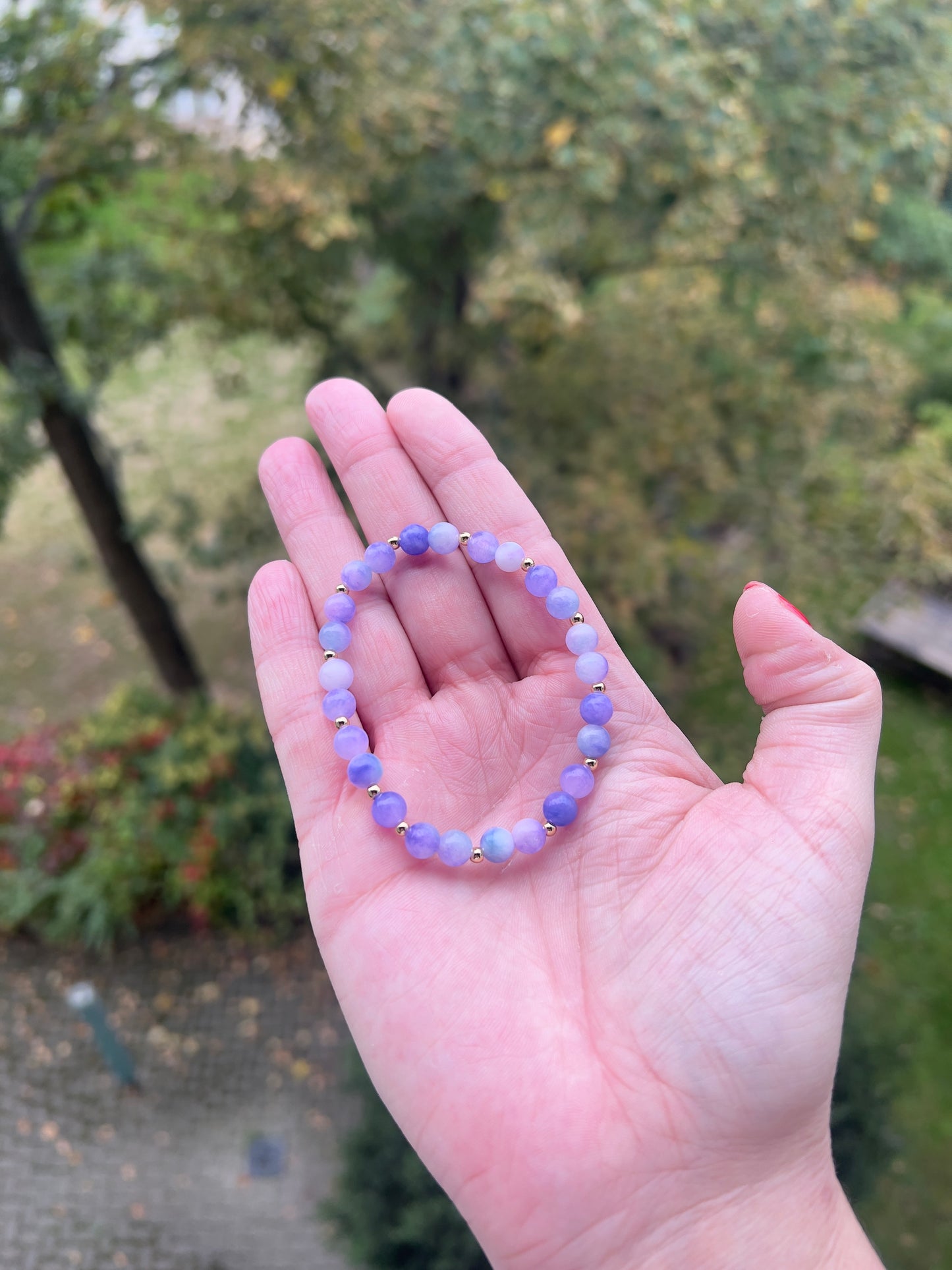 💜 Fliederzauber – Armband aus gefärbtem Chalcedon-Achat (6 mm)