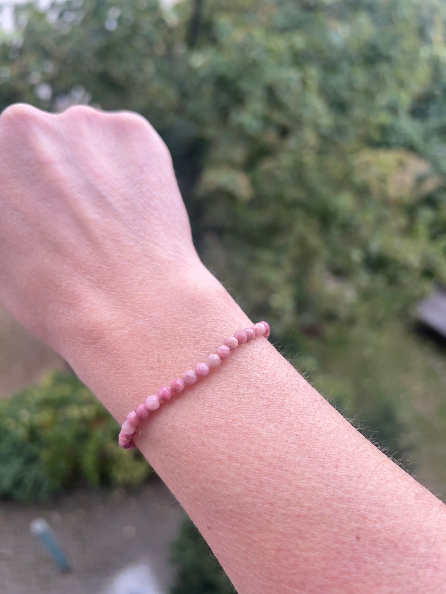 Rhodonit-Armband 4 mm facettiert | Selbstliebe, Heilung & innere Balance