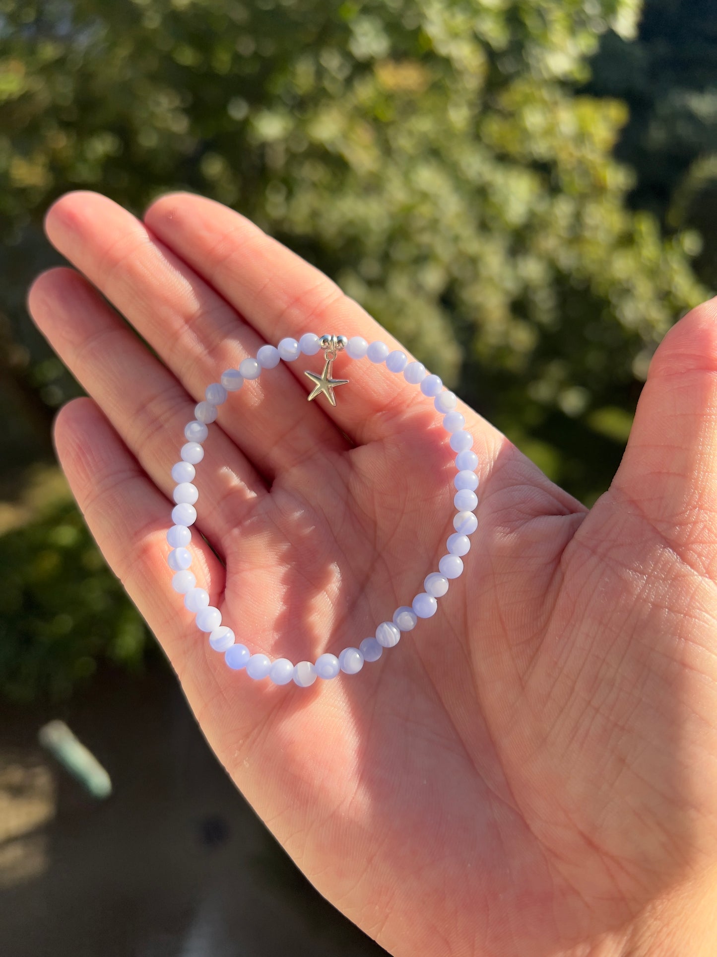 Armband aus Lila-Blau Chalcedon (Lila-Achat) mit 925er Silber & Seestern – Harmonie, Schutz & Lebensfreude