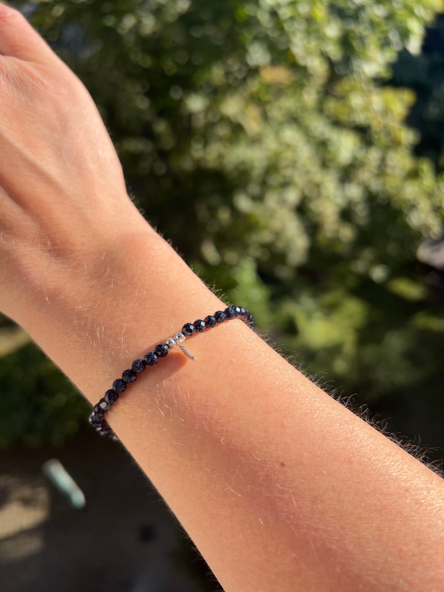 Armband Gold-Blau (synthetisch) mit 925er Silber-Feder – Inspiration, Leichtigkeit & positive Energie