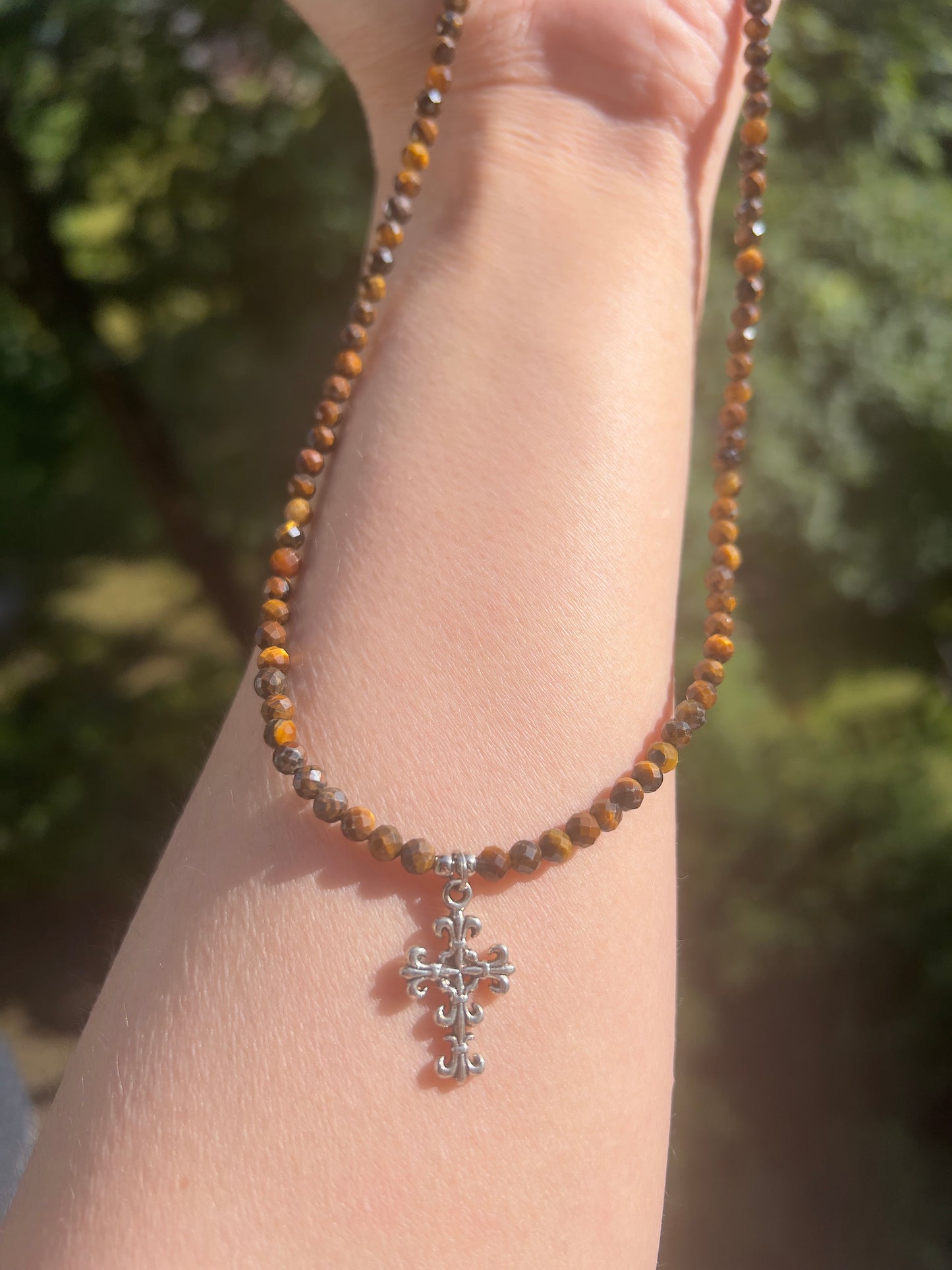 Klarer Fokus & Schutz - Tigerauge - Kette mit antikem Silberkreuz ( 4mm )