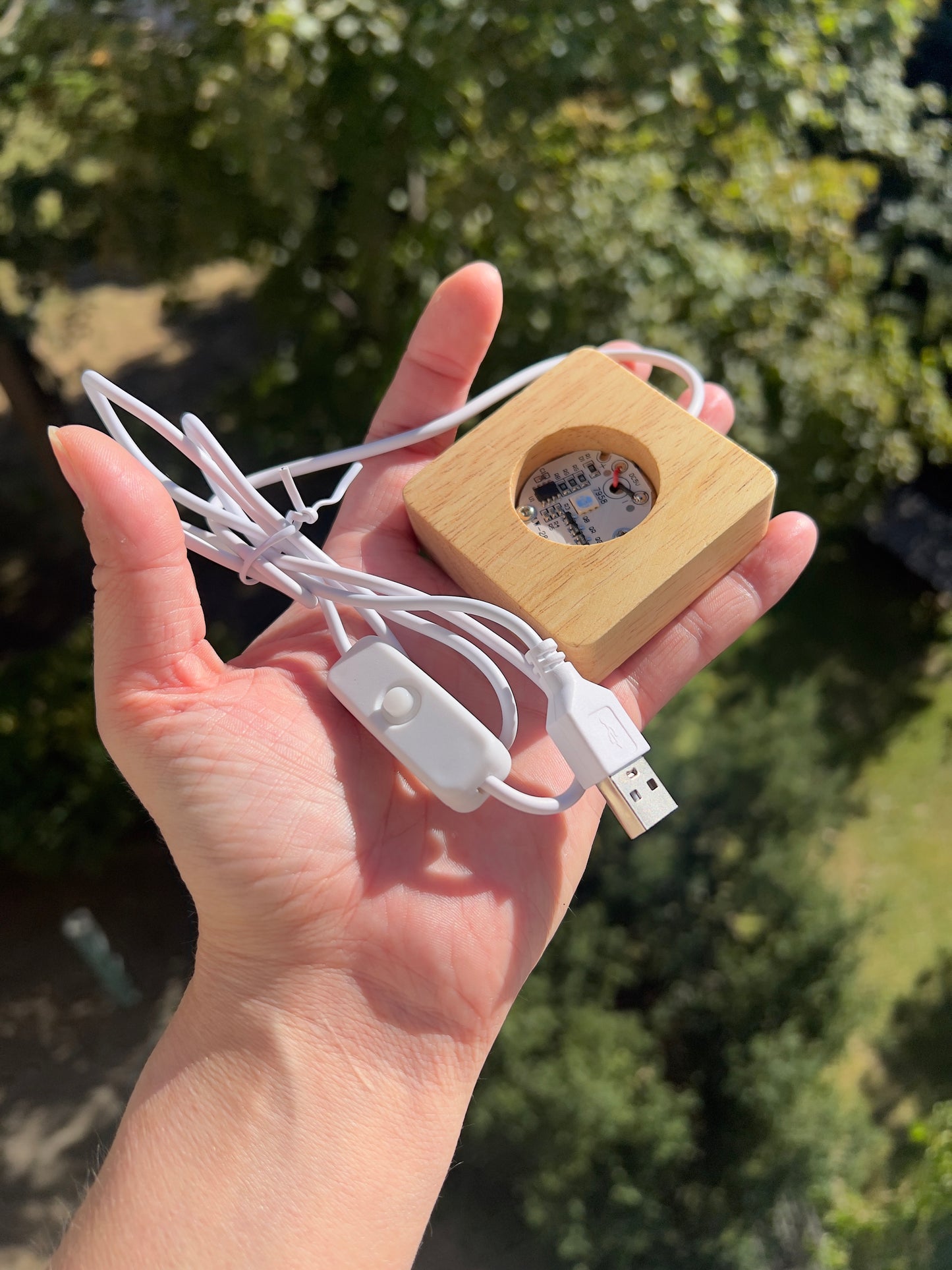 🌙✨ Kristallkugel mit 3D-Mondfee & edlem Ständer (291 g)