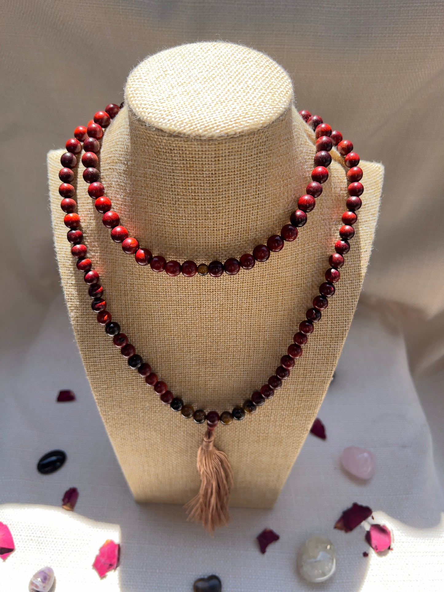 Self Expression Mala-Halskette aus Rosenholz & Tigerauge – 108 Perlen mit Quaste