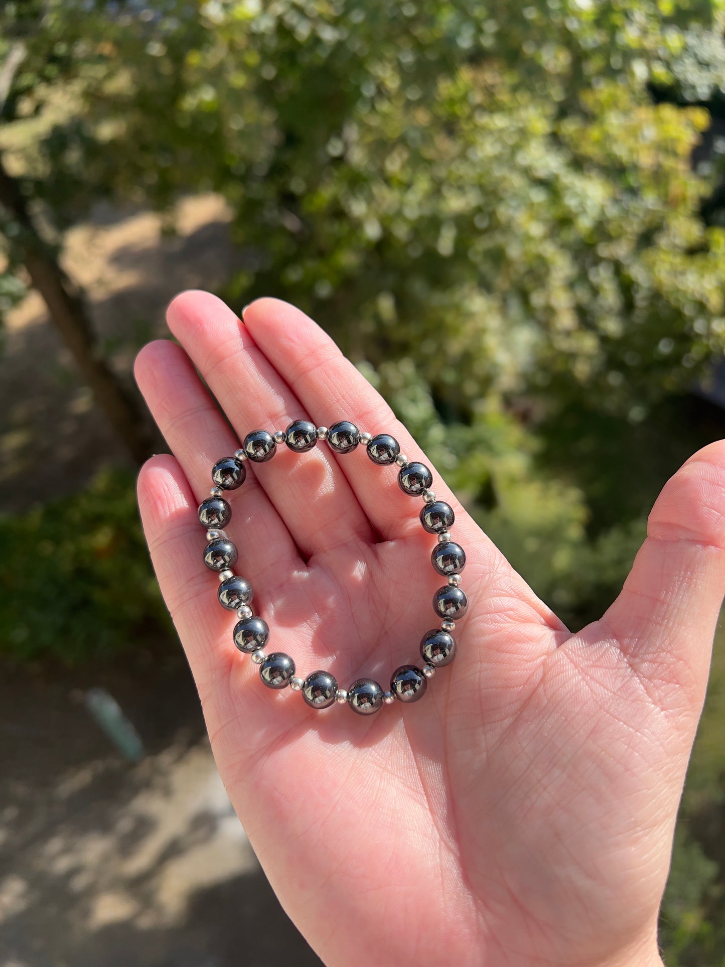 Armband Hämatit 8 mm mit 925er Silber-Abstandsperlen – Schutz, Erdung & Balance
