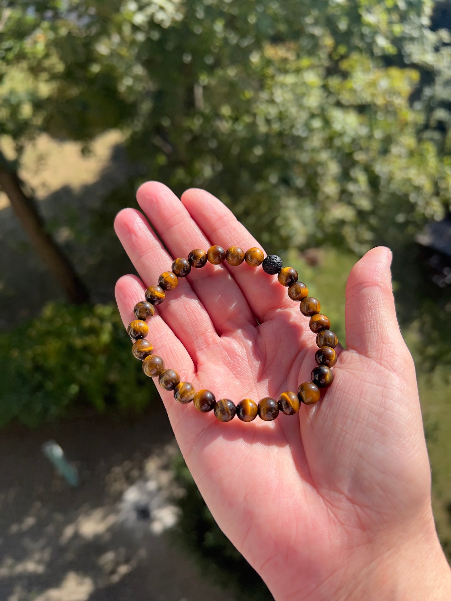 Tigerauge Armband – 8 mm – mit Lavasteinperle – Schutz & innere Stärke
