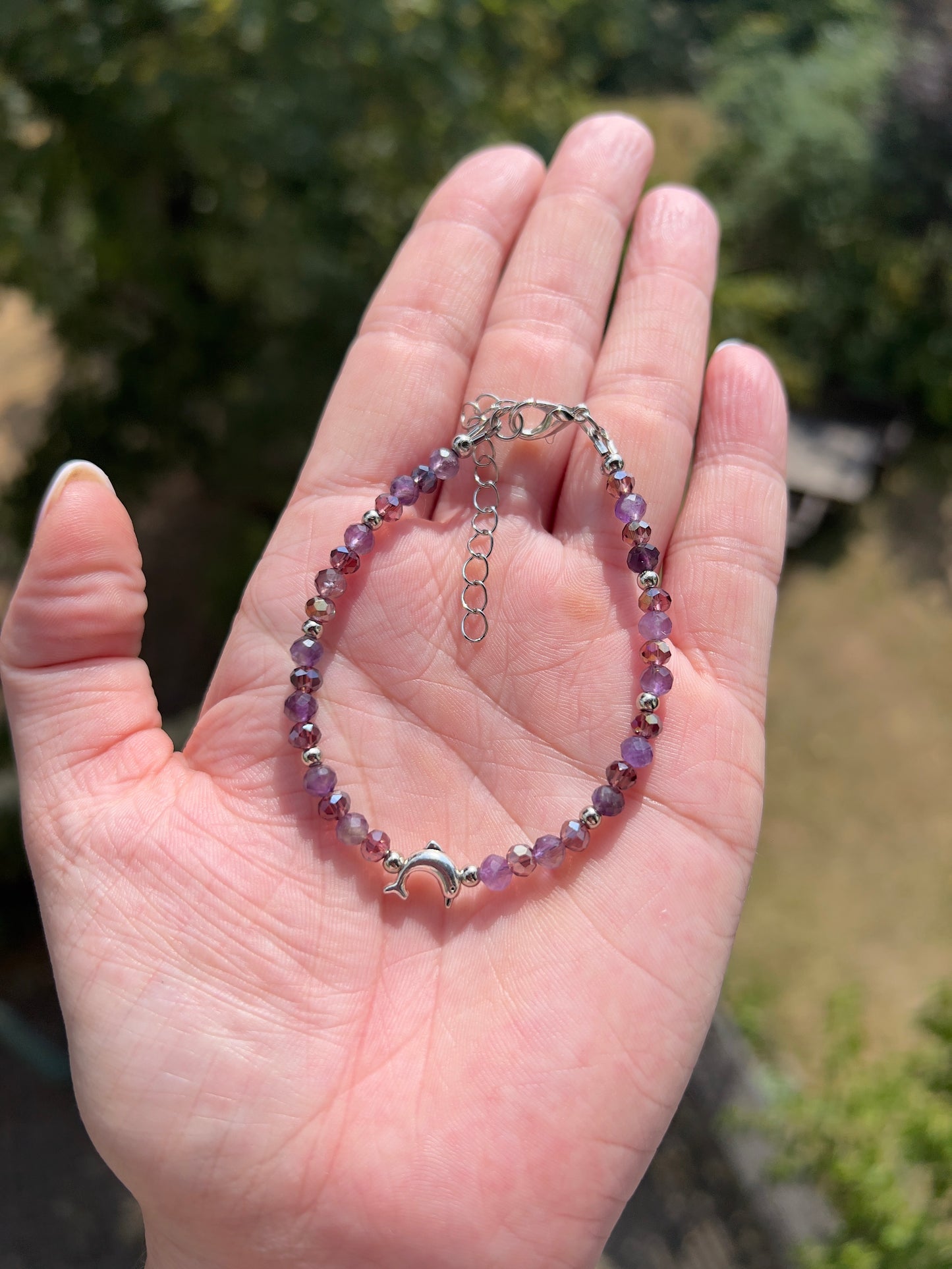 Amethyst-Armband mit Delfin aus Edelstahl | Schmuckdraht | facettierter Amethyst & synthetische Kristallperle 4 mm | Handgefertigte Sonderanfertigung