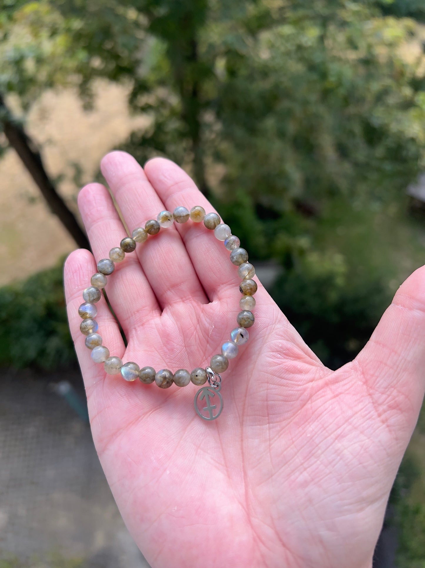Sternzeichenarmband Schütze – Labradorit 6 mm mit blauem Flash (Silber oder Gold wählbar)