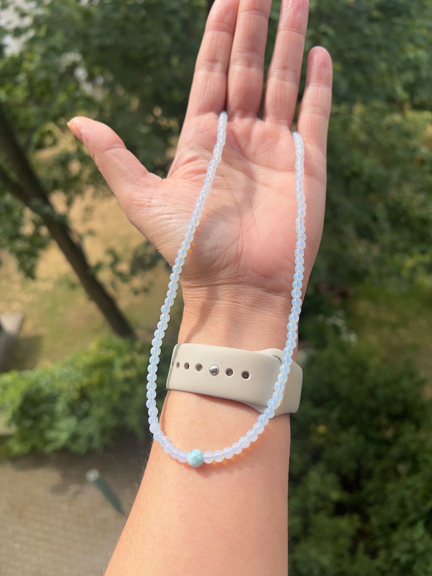 Meeresruhe & Licht - Zarte Heilsteinekette mit Larimar & Opal