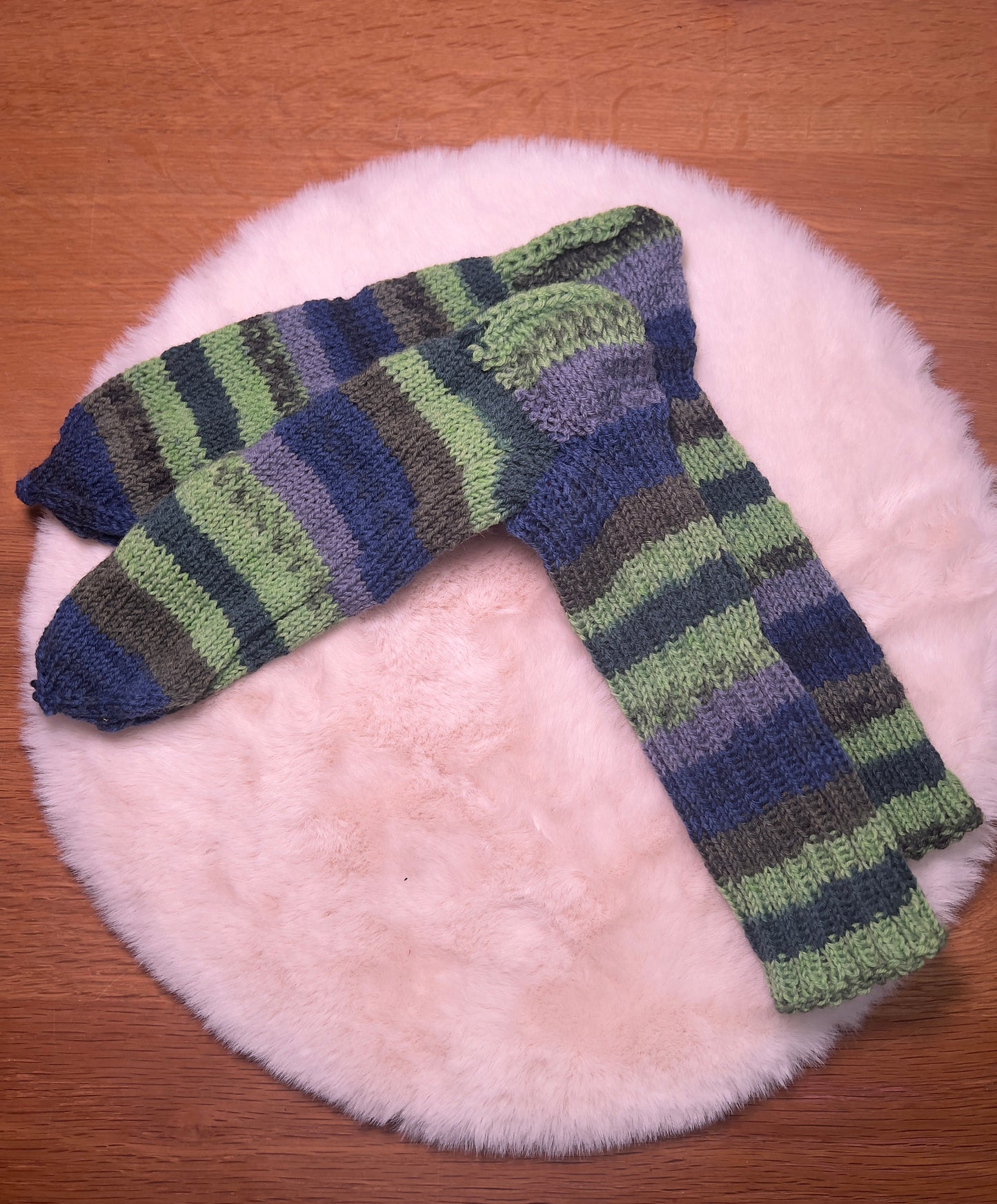 💚 Naturwärme – Handgestrickte Socken aus 100 % Schurwolle (Grün-Blau-Braun-Grau, Größe 38)