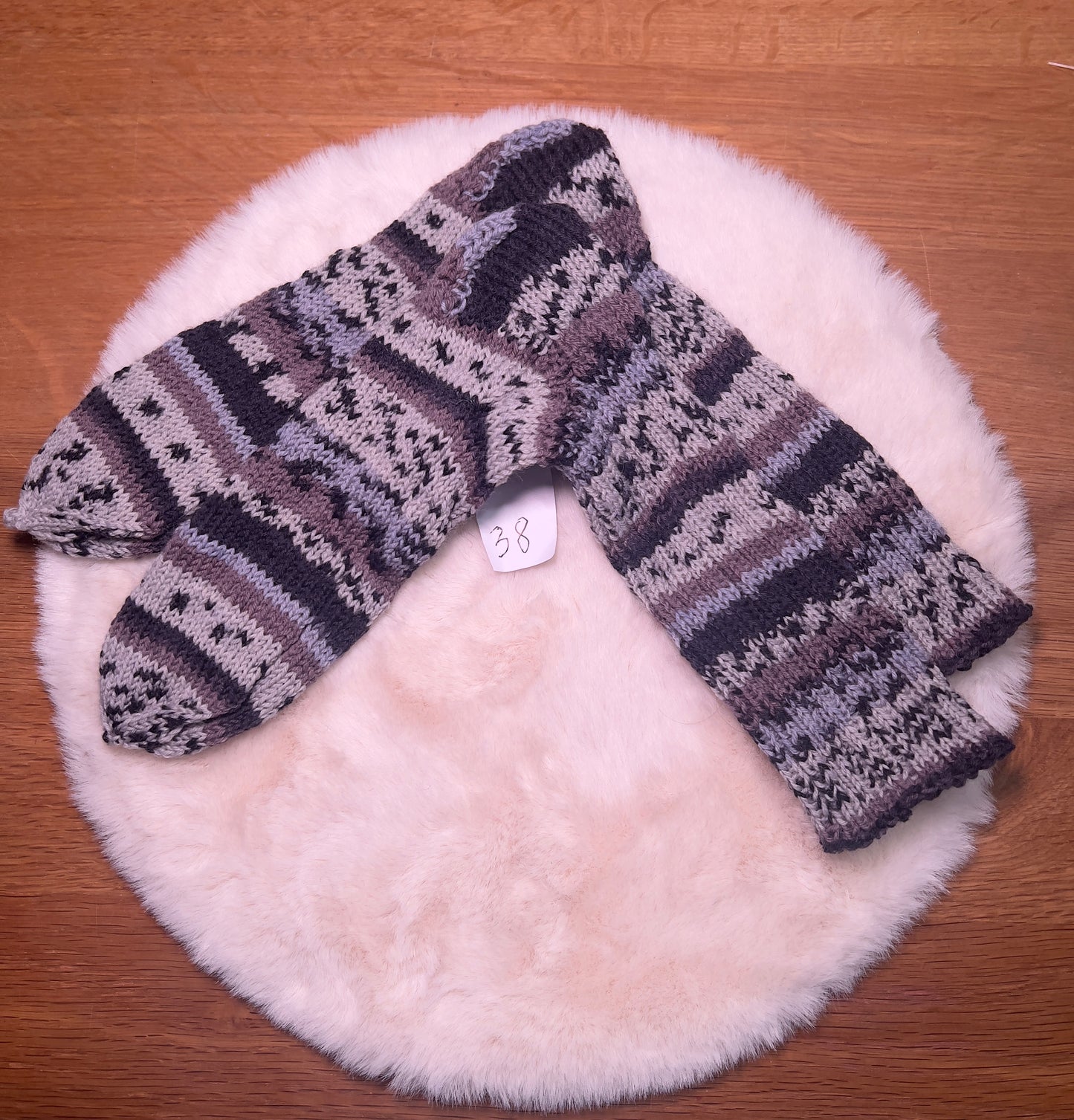 🖤 Winterharmonie – Handgestrickte Socken aus 100 % Schurwolle (Größe 38, Schwarz-Grau-Hellblau-Braun)