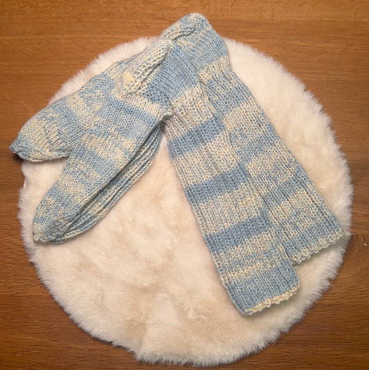 💙 Winterhimmel – Handgestrickte Socken aus 100 % Schurwolle (Größe 39, Hellblau-Beige)