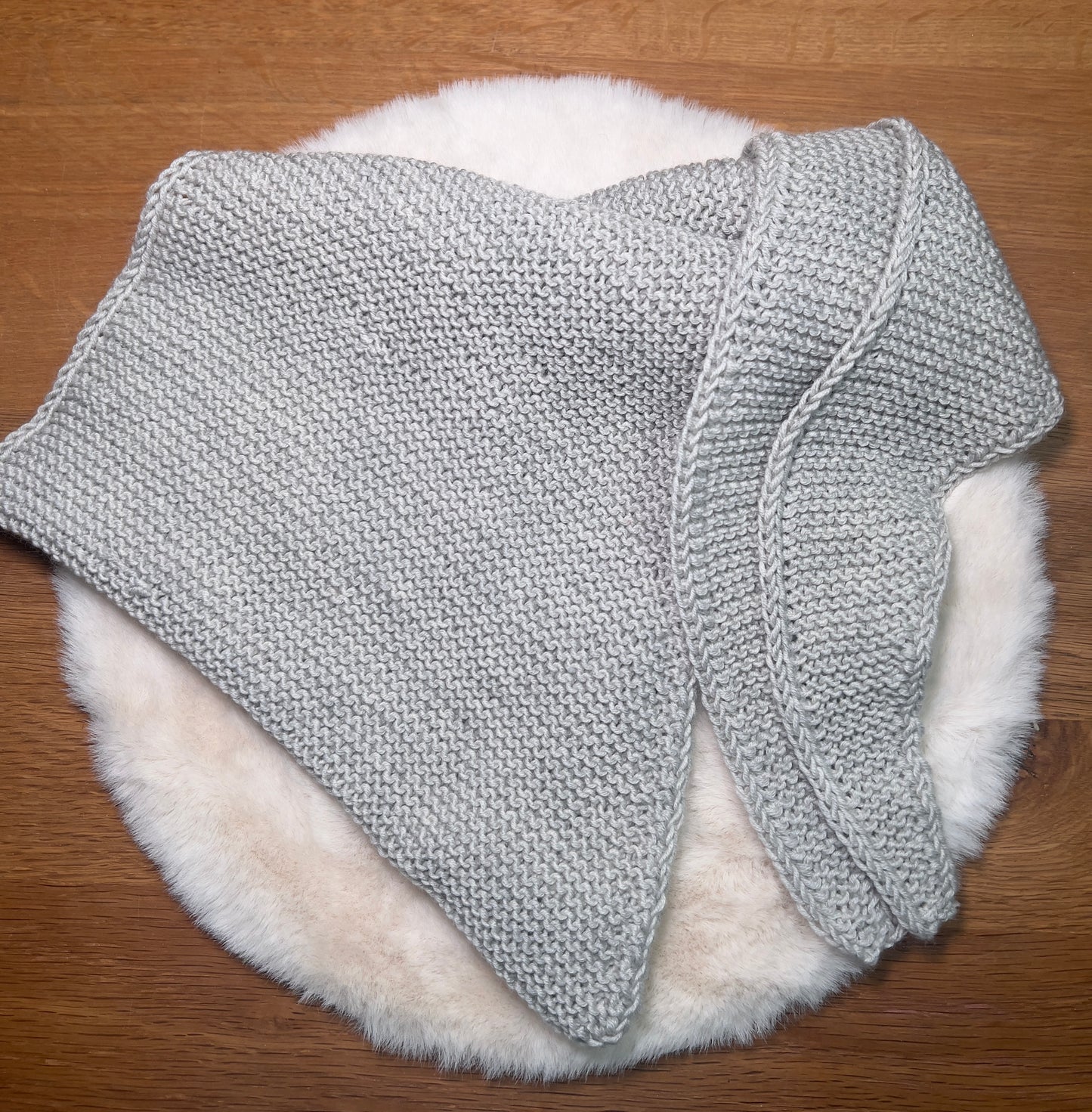 🤍 Wolkenzauber – Handgestrickter Strickschal aus Langyarns Merino-Wolle (Grau)