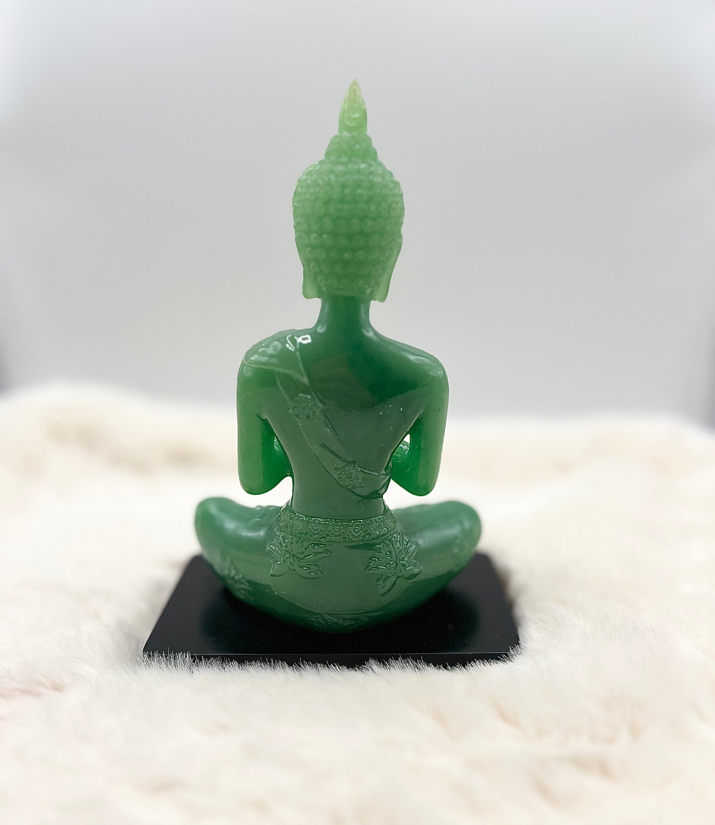 Grüne Buddha-Statue in Jade-Optik – symbolisiert Ruhe & Harmonie | auf rutschfestem Sockel (18,5 cm)