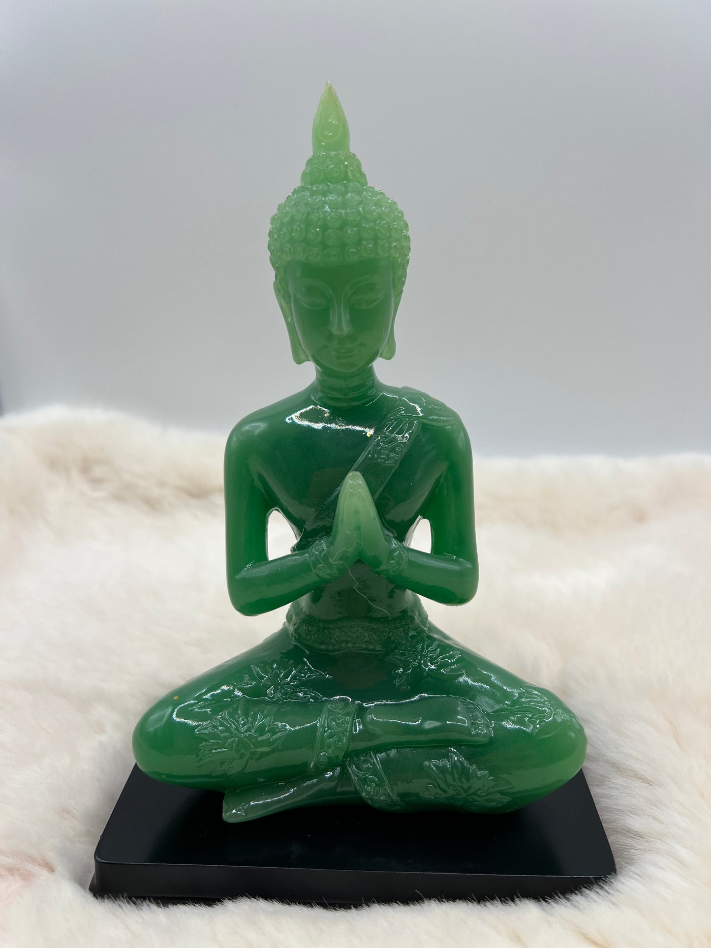 Grüne Buddha-Statue in Jade-Optik – symbolisiert Ruhe & Harmonie | auf rutschfestem Sockel (18,5 cm)