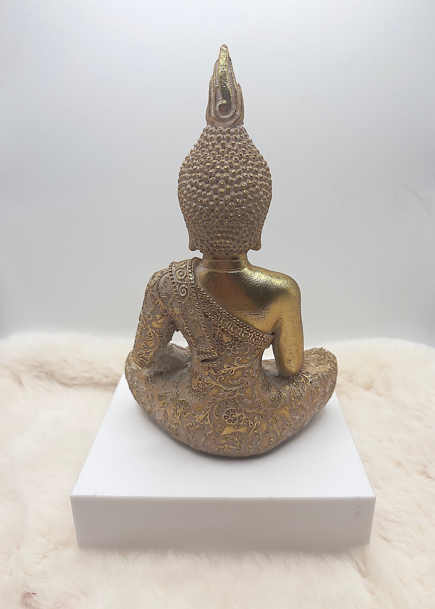 ✨ Buddha Statue Beige-Gold – 22 cm | Dekofigur aus Harz für Ruhe & Achtsamkeit ✨