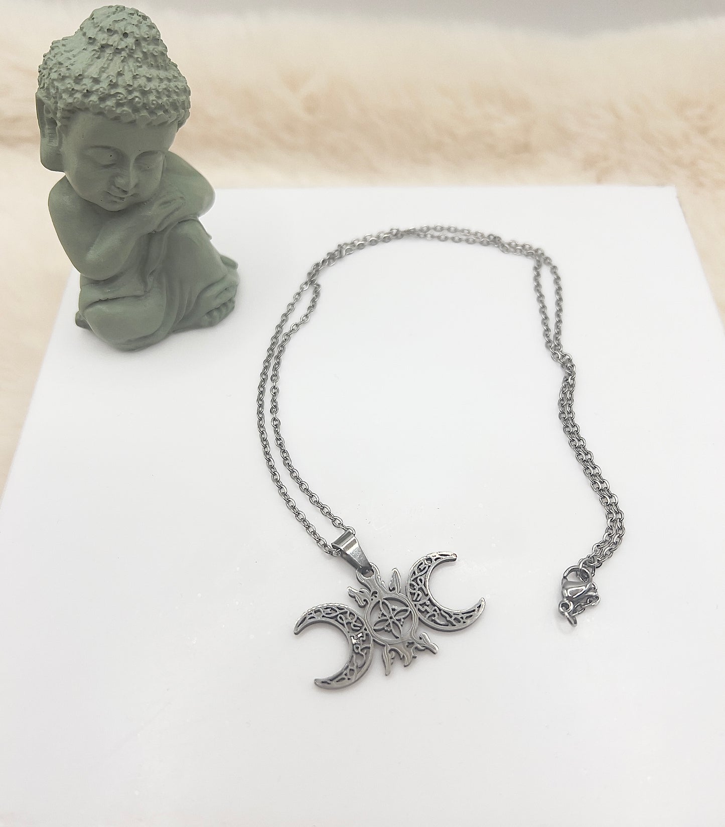 ✨ Edelstahlkette „Mondzyklus“ – 50 cm | Silber | Dreifach-Mond - Keltenknoten - Anhänger | Spirituelle Schmuckkollektion