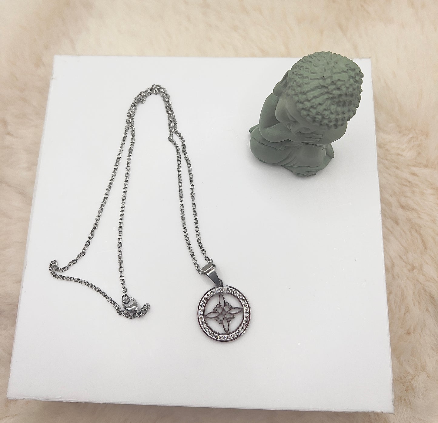 ✨ Edelstahlkette „Hexenknoten Glanz“ – Silber oder Gold | 49 cm | Zirkonia-Kristalle | Mystischer Schutzknoten