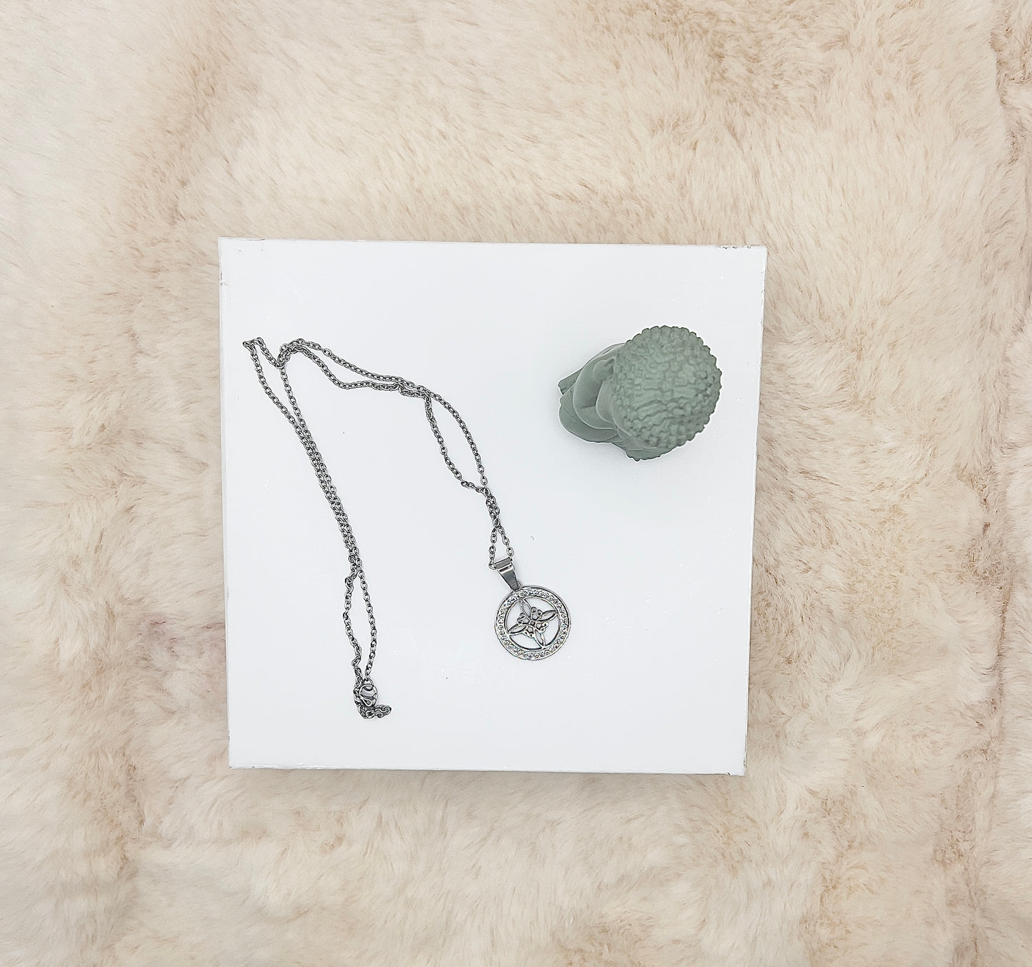 ✨ Edelstahlkette „Hexenknoten Glanz“ – Silber oder Gold | 49 cm | Zirkonia-Kristalle | Mystischer Schutzknoten