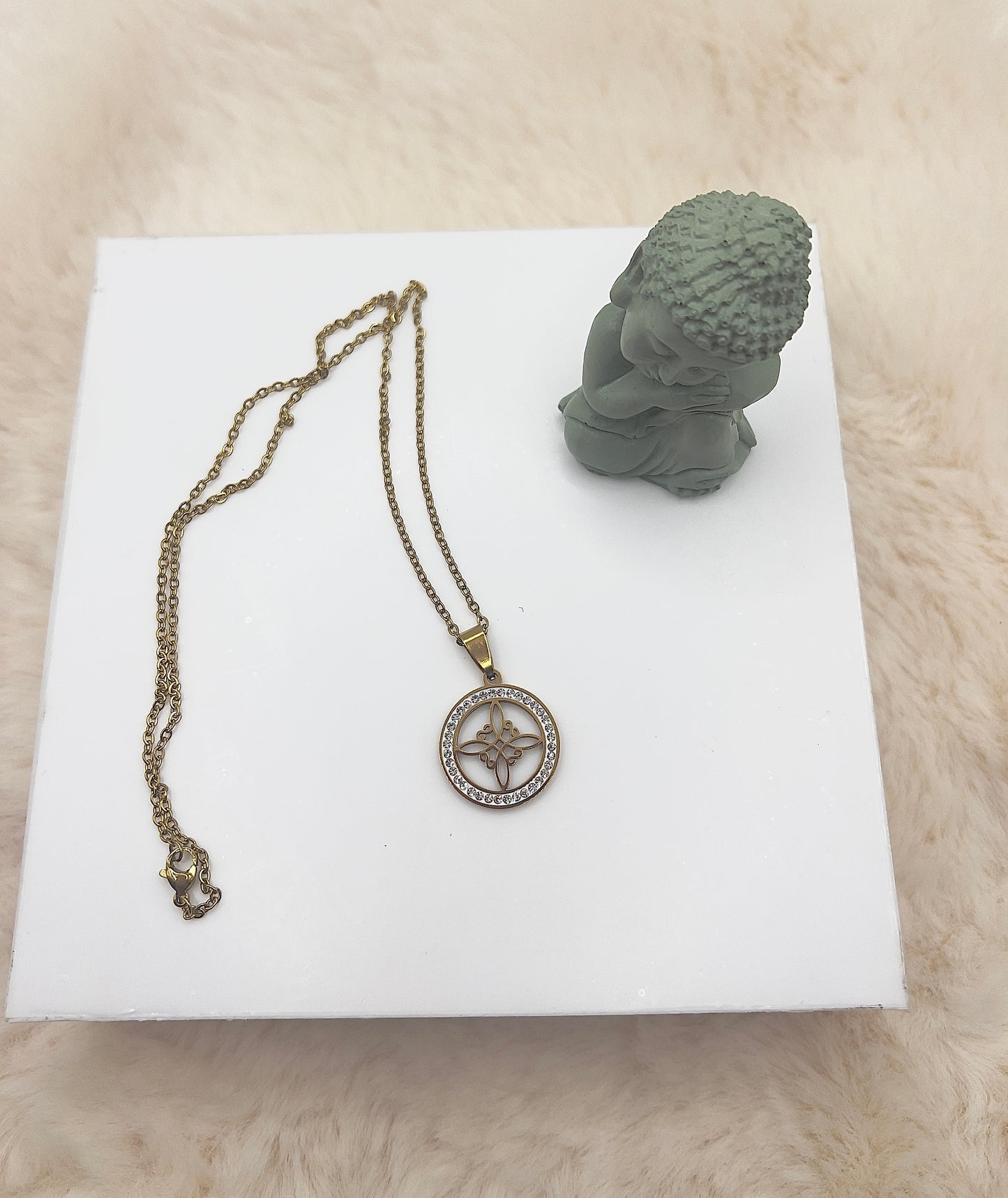 ✨ Edelstahlkette „Hexenknoten Glanz“ – Silber oder Gold | 49 cm | Zirkonia-Kristalle | Mystischer Schutzknoten