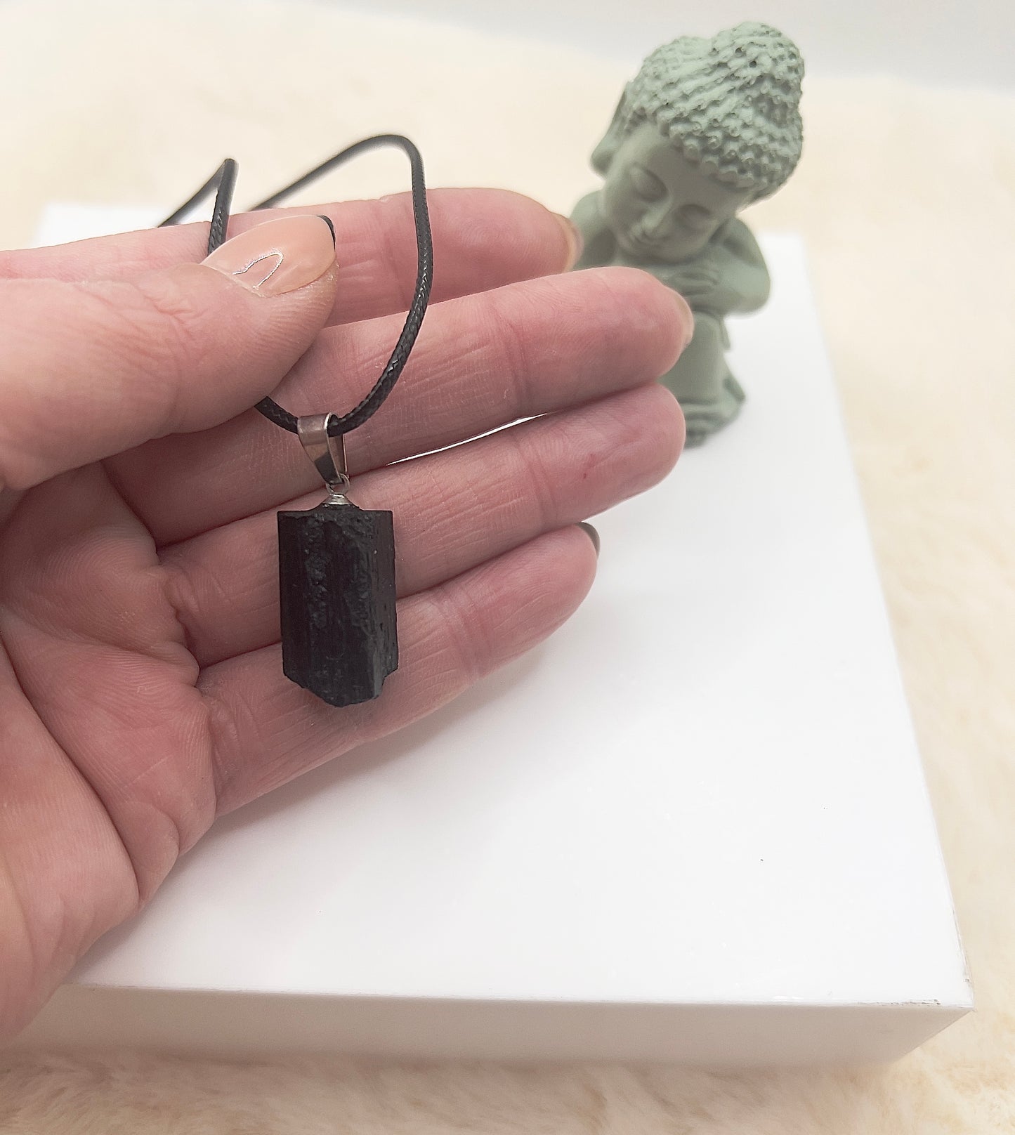 ✨ Kette mit Rohstein Schwarzer Turmalin | Lederband 45–50 cm | Natürlicher Schutzstein