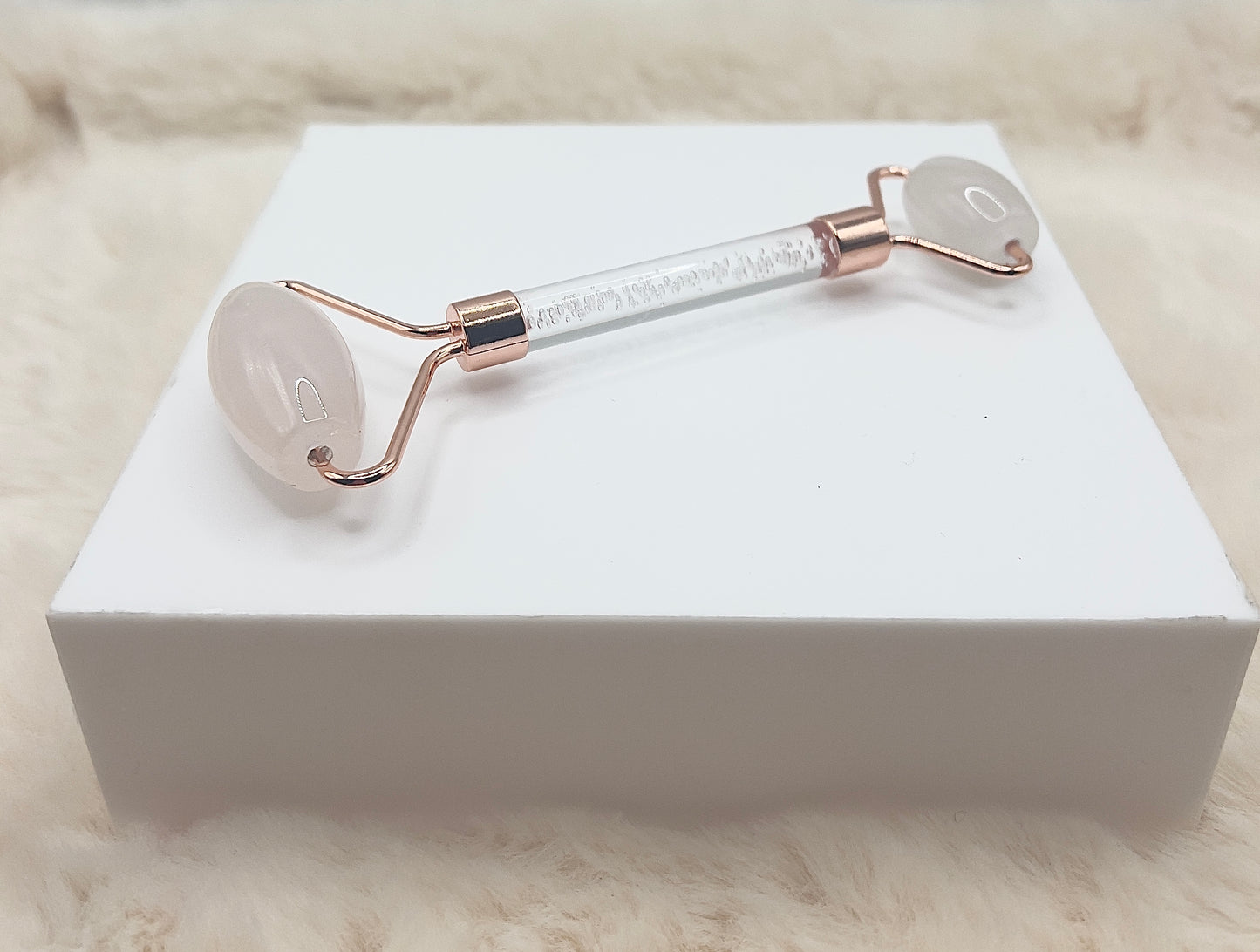 Rosenquarz Gesichtsroller – edler Beauty-Roller für entspannende Pflegeroutinen | Naturstein in Premium-Qualität