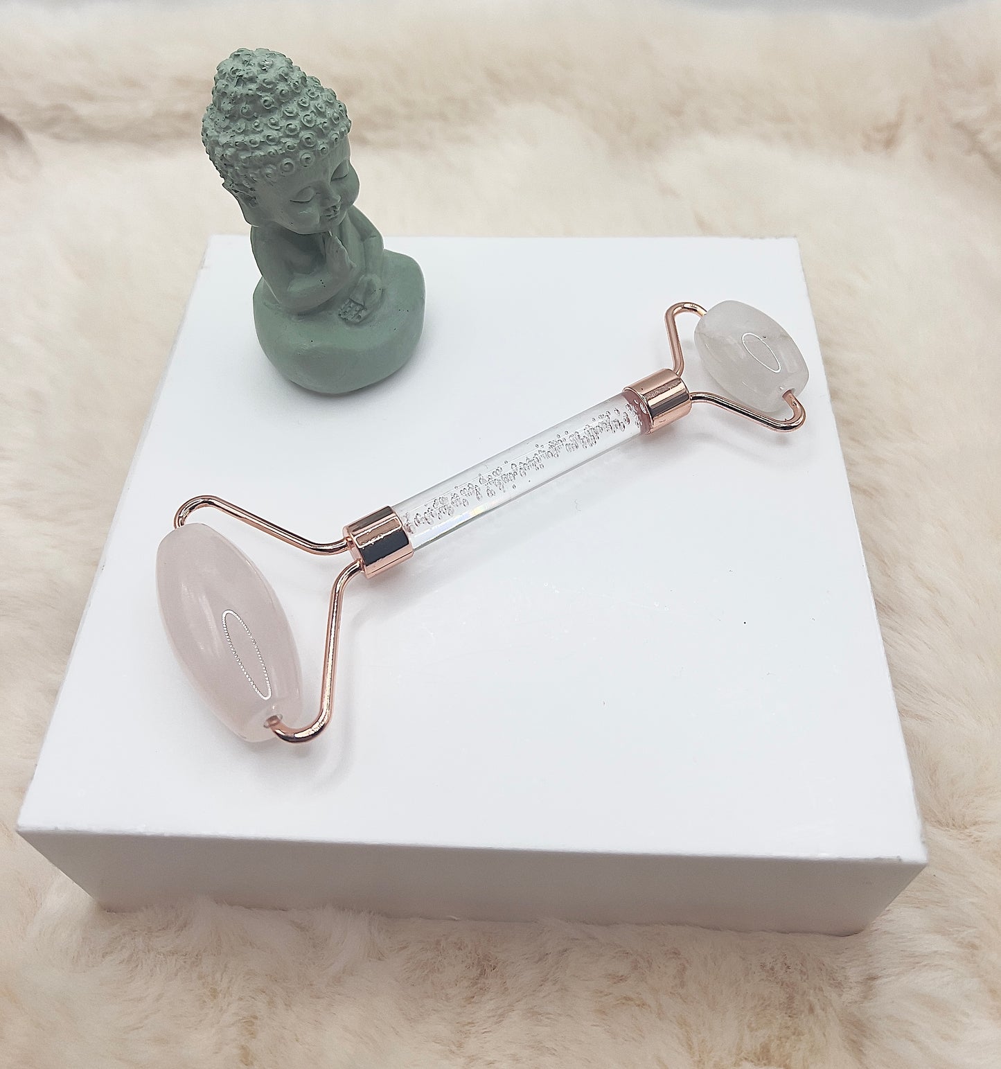 Rosenquarz Gesichtsroller – edler Beauty-Roller für entspannende Pflegeroutinen | Naturstein in Premium-Qualität