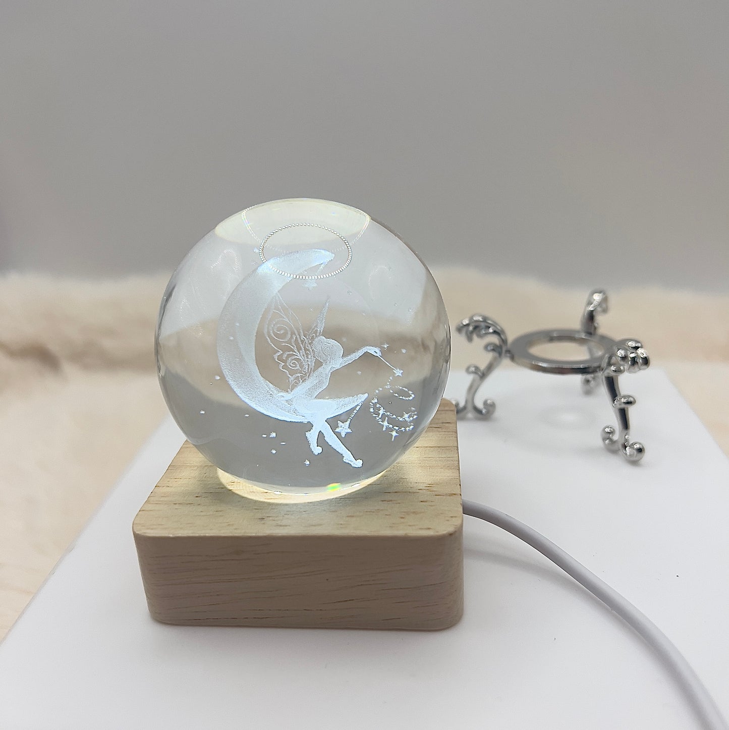 🌙✨ Kristallkugel mit 3D-Mondfee & edlem Ständer (291 g)
