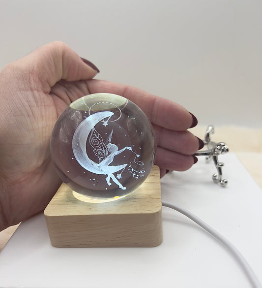 🌙✨ Kristallkugel mit 3D-Mondfee & edlem Ständer (291 g)
