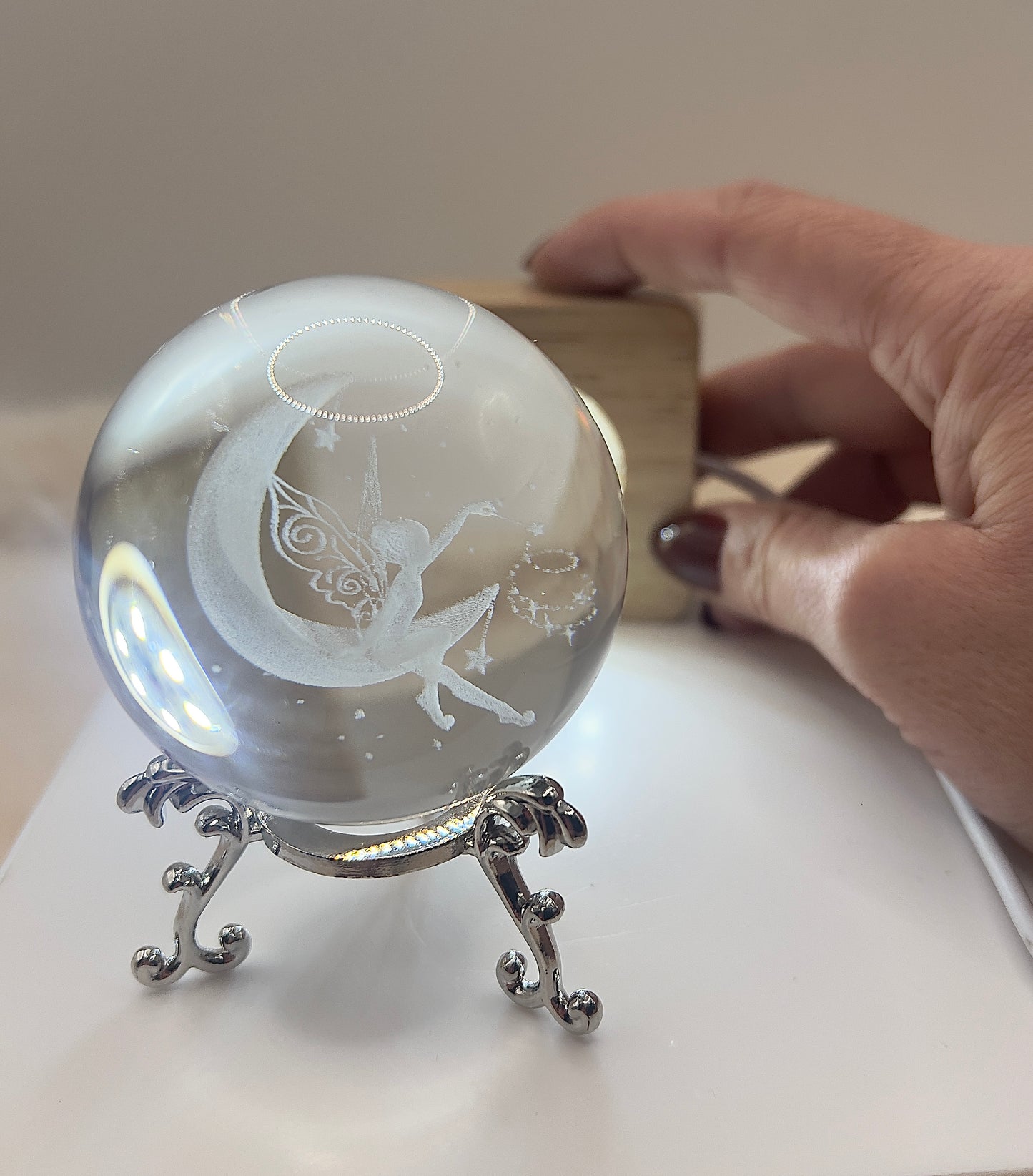 🌙✨ Kristallkugel mit 3D-Mondfee & edlem Ständer (291 g)