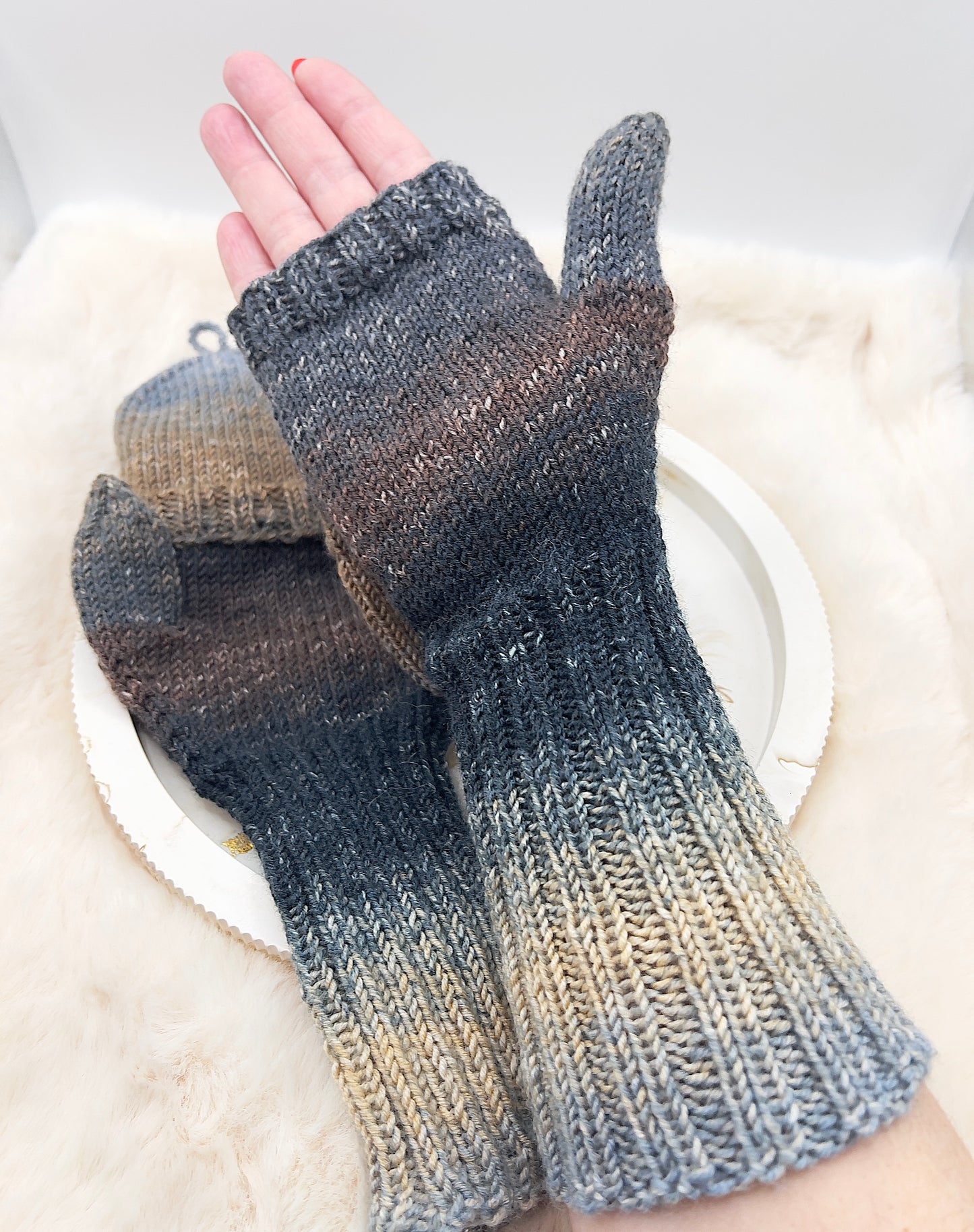 ✨ Adventstürchen 4 – Handgestrickter Merino-Handschuh mit Fingerkappe by KATHARINA KLEE Kristall Kraft