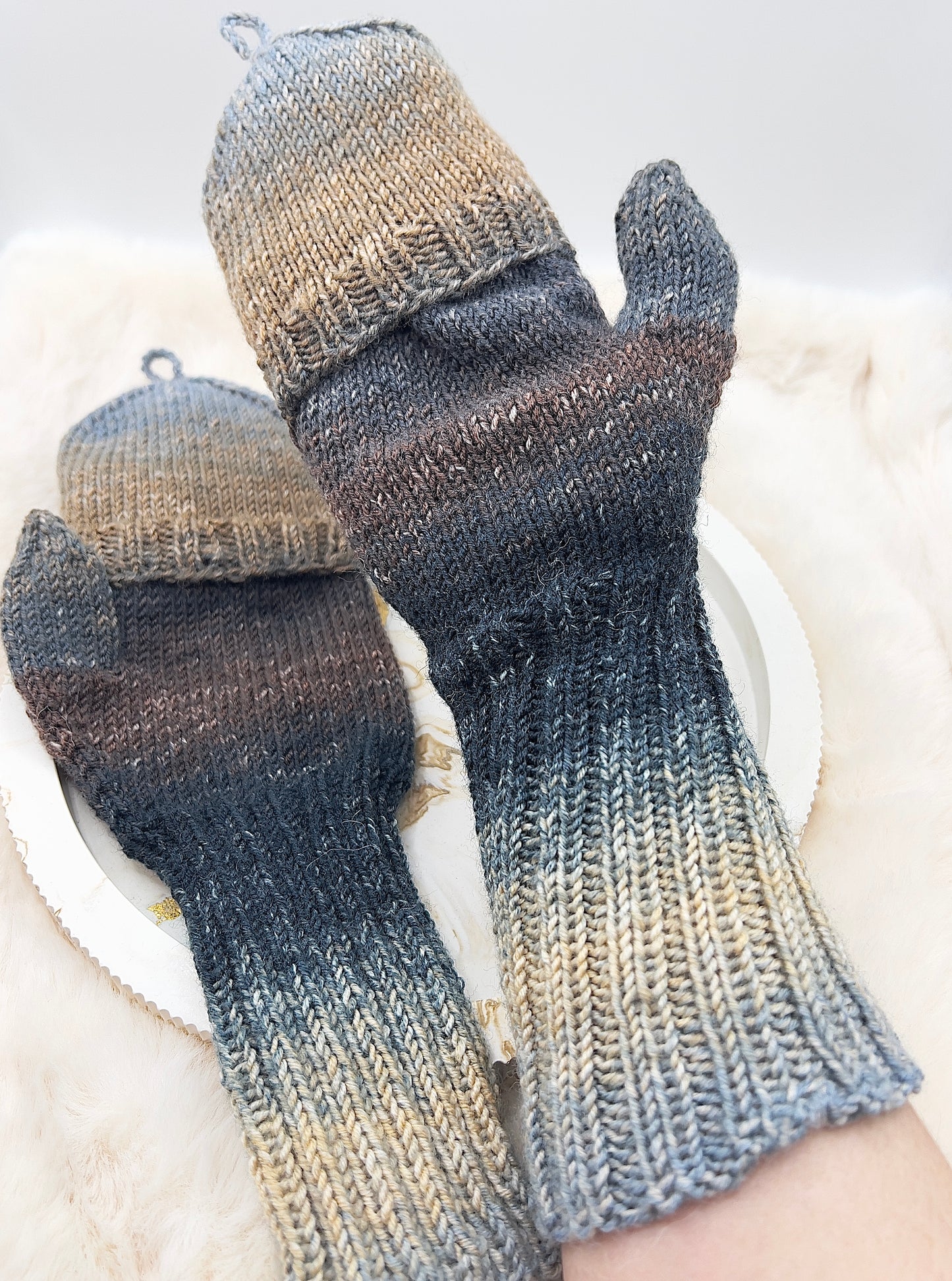 ✨ Adventstürchen 4 – Handgestrickter Merino-Handschuh mit Fingerkappe by KATHARINA KLEE Kristall Kraft