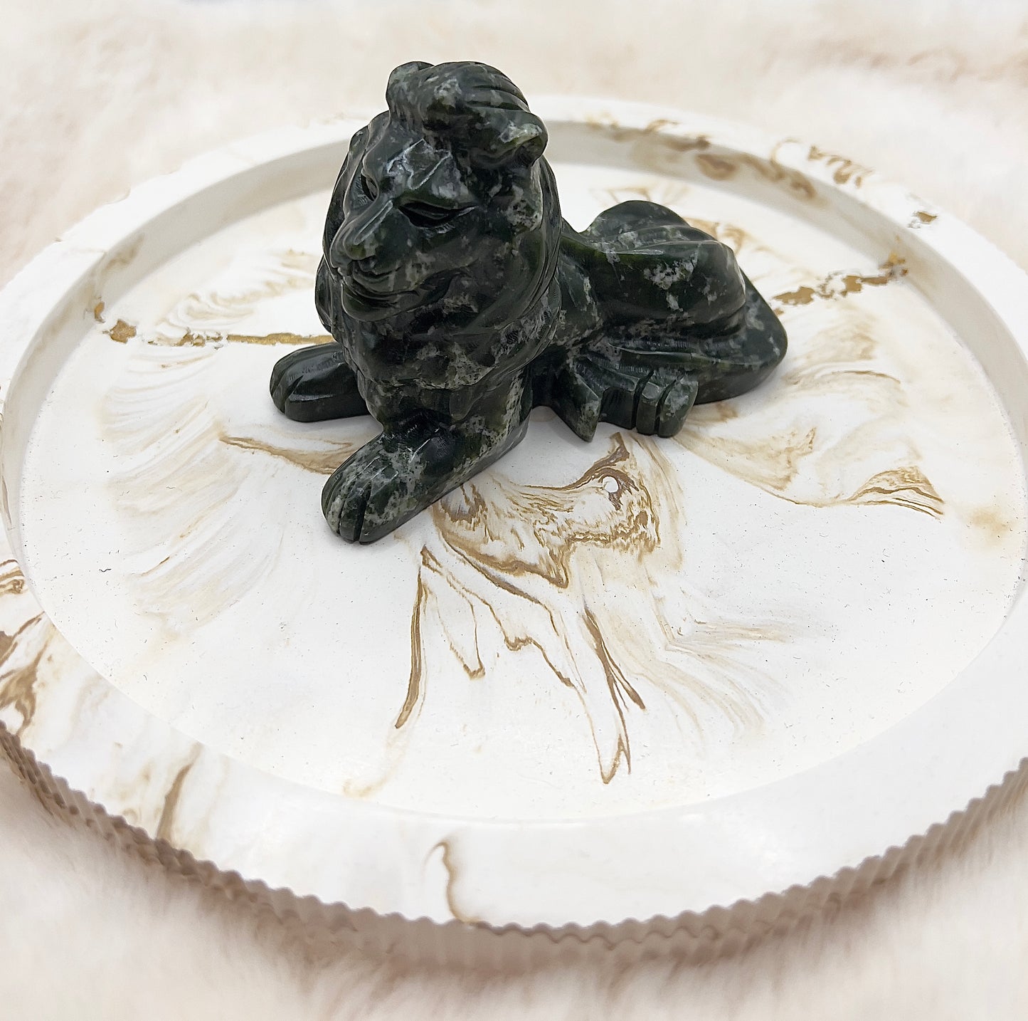 Schutzlöwe aus Grüner Jade – handgearbeitetes Unikat für Stärke & Harmonie