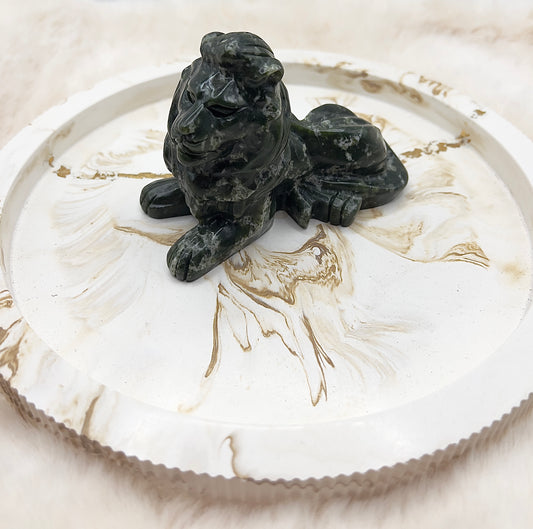 Schutzlöwe aus Grüner Jade – handgearbeitetes Unikat für Stärke & Harmonie