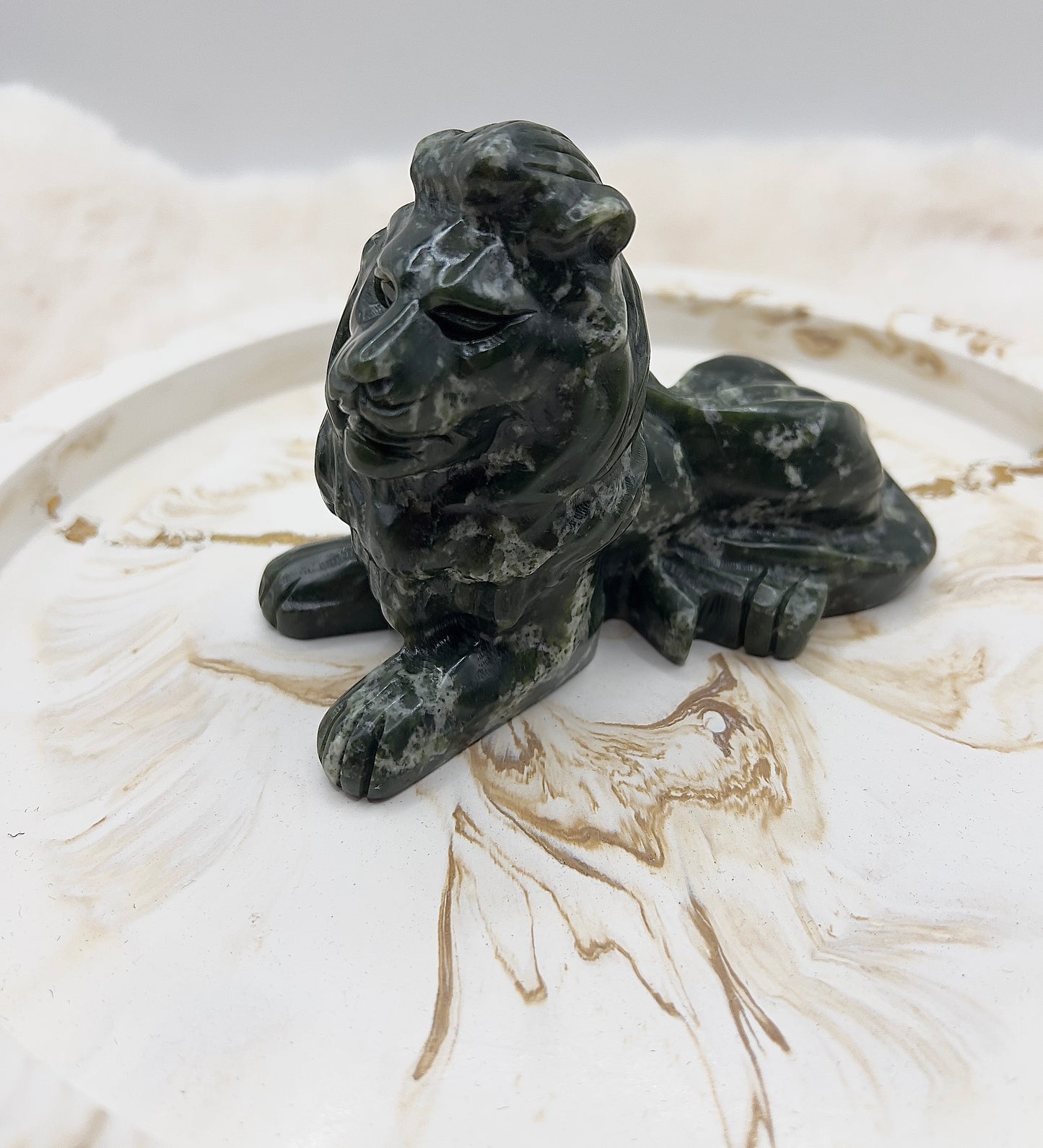 Schutzlöwe aus Grüner Jade – handgearbeitetes Unikat für Stärke & Harmonie