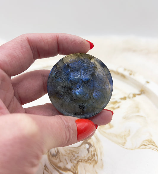 Labradorit Wolfskopf – 39 g | Handgeschnitzt mit intensivem blauem Flash (5 cm)