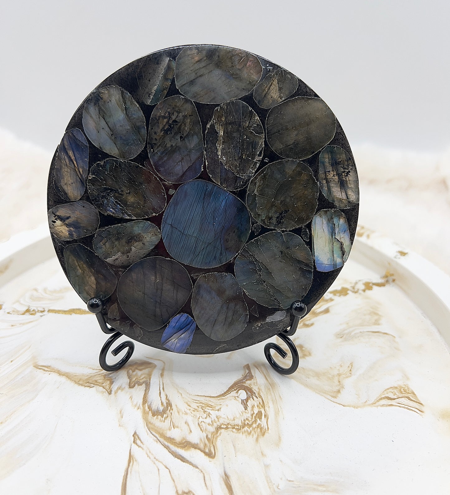 Labradorit-Resinplatte mit intensivem Flash – inkl. Ständer | 11 cm | 138 g