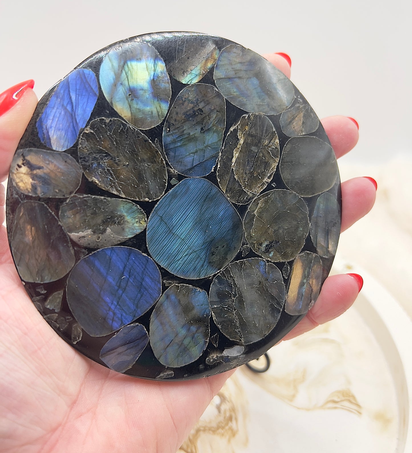 Labradorit-Resinplatte mit intensivem Flash – inkl. Ständer | 11 cm | 138 g