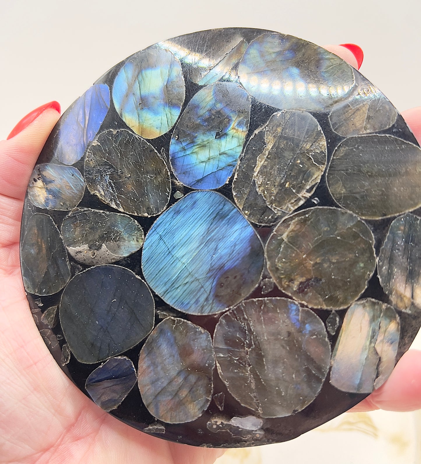 Labradorit-Resinplatte mit intensivem Flash – inkl. Ständer | 11 cm | 138 g