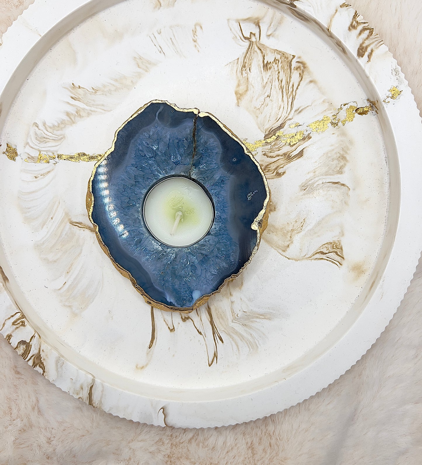 Blauer Achat Teelichthalter mit Druse – handgeschliffen & an den Rändern 24K vergoldet | 326 g | Luxus-Unikat